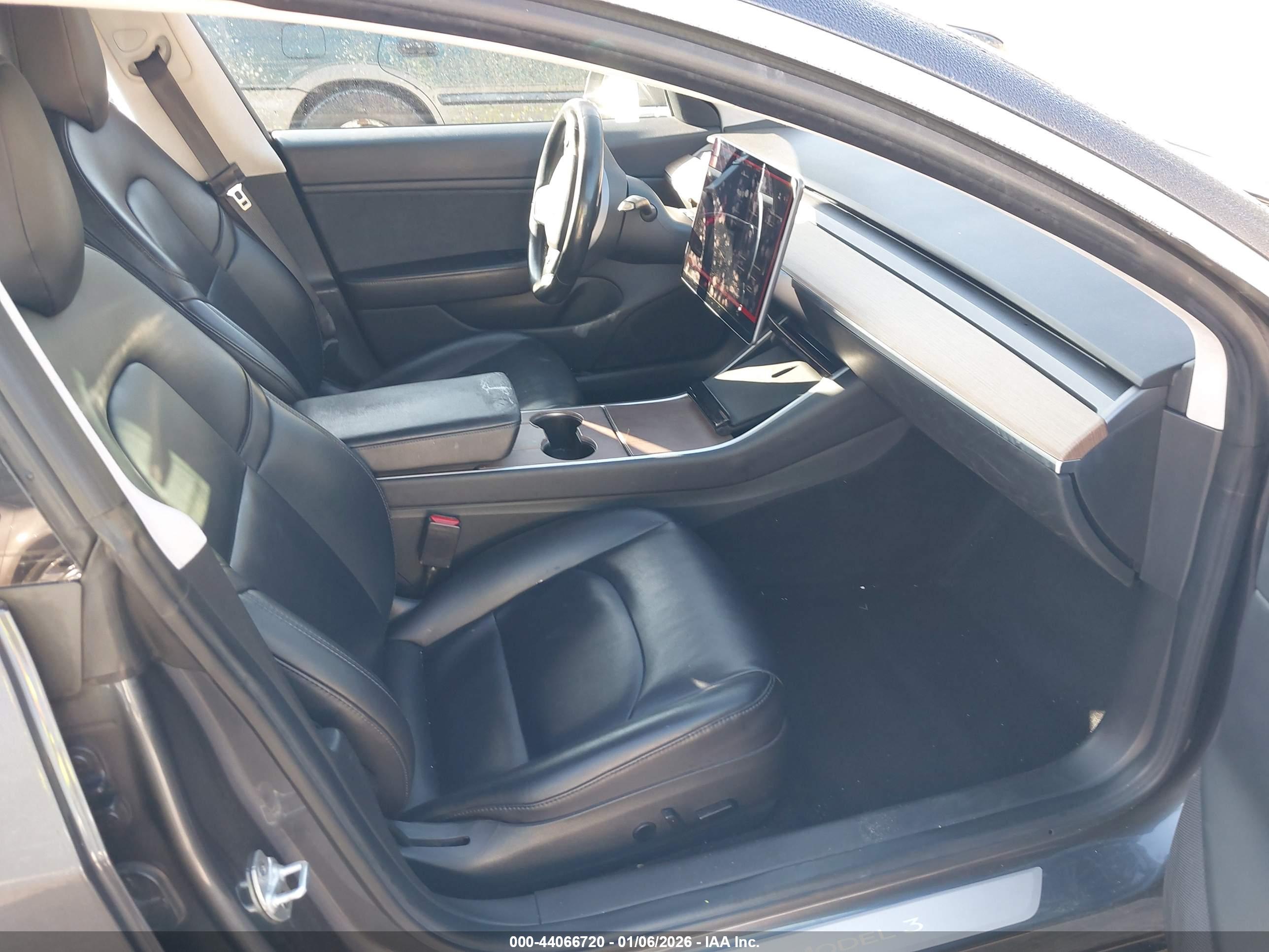 TESLA MODEL image 5