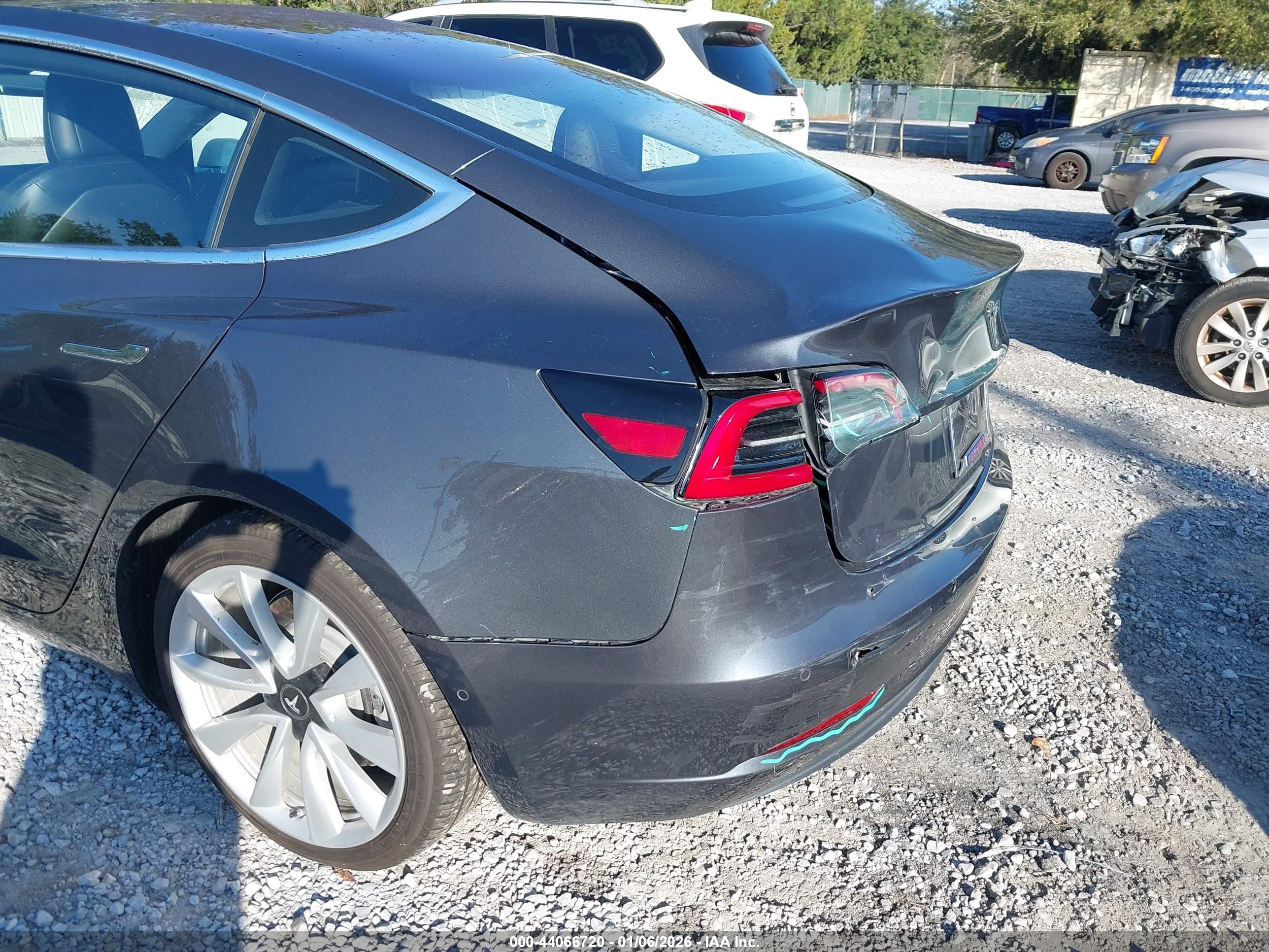 TESLA MODEL image 6