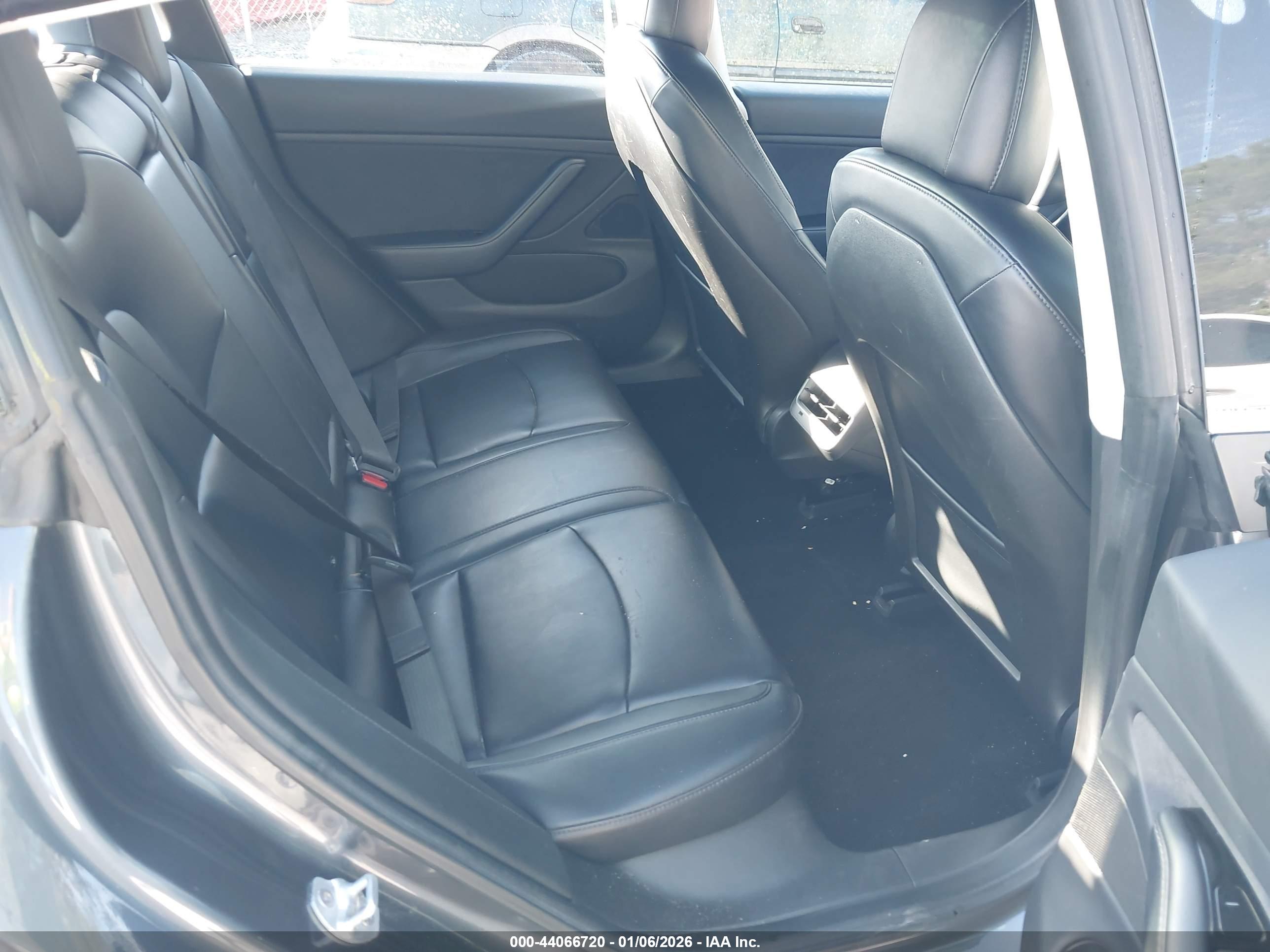 TESLA MODEL image 8