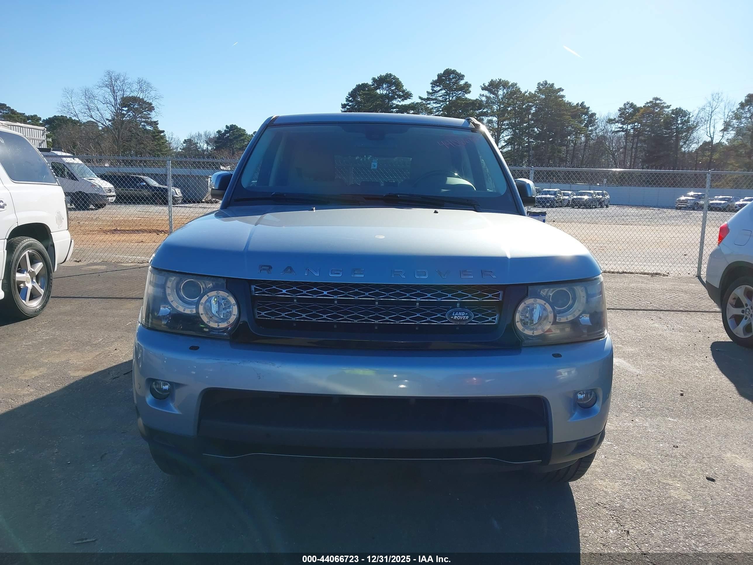 LAND ROVER image 10