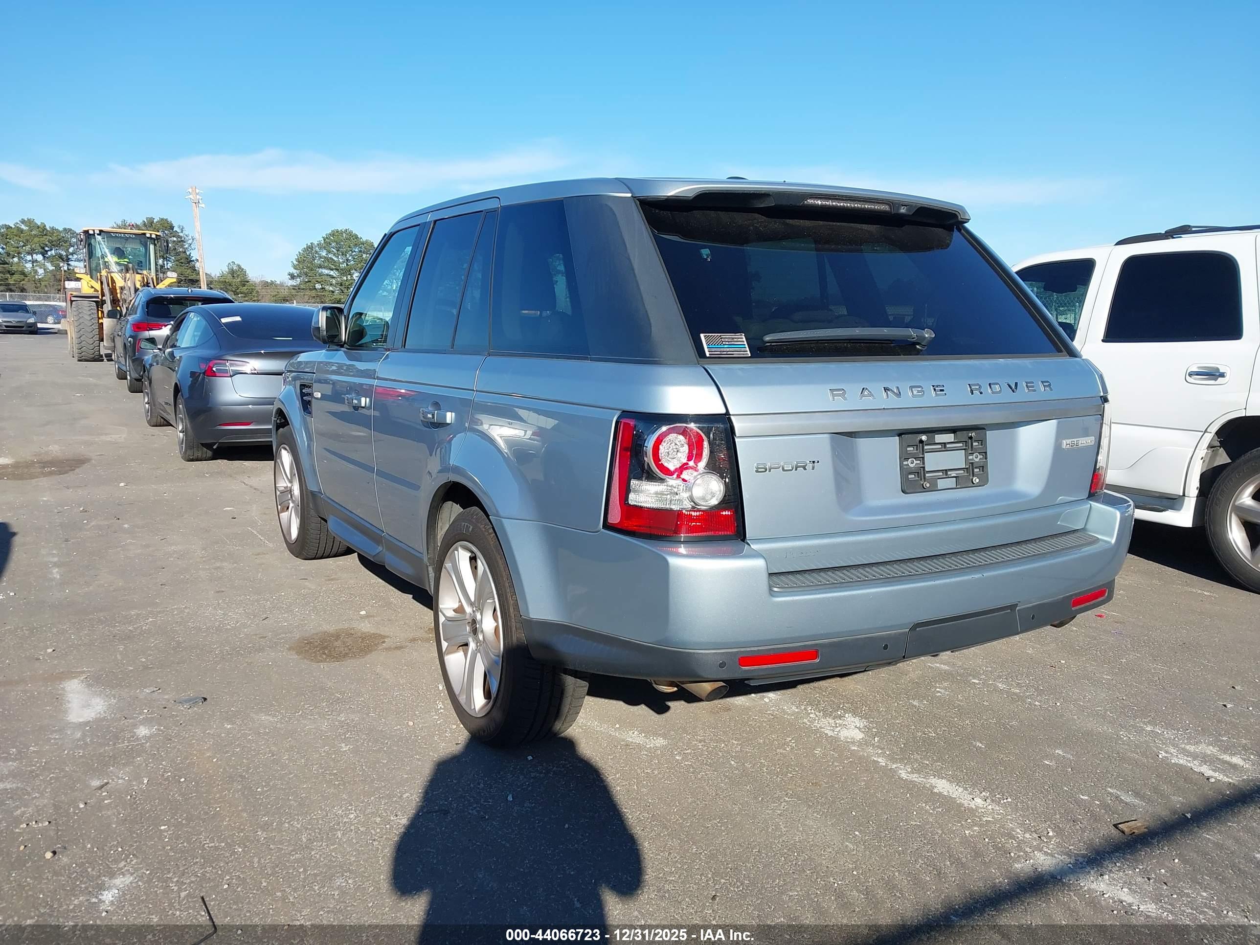 LAND ROVER image 3