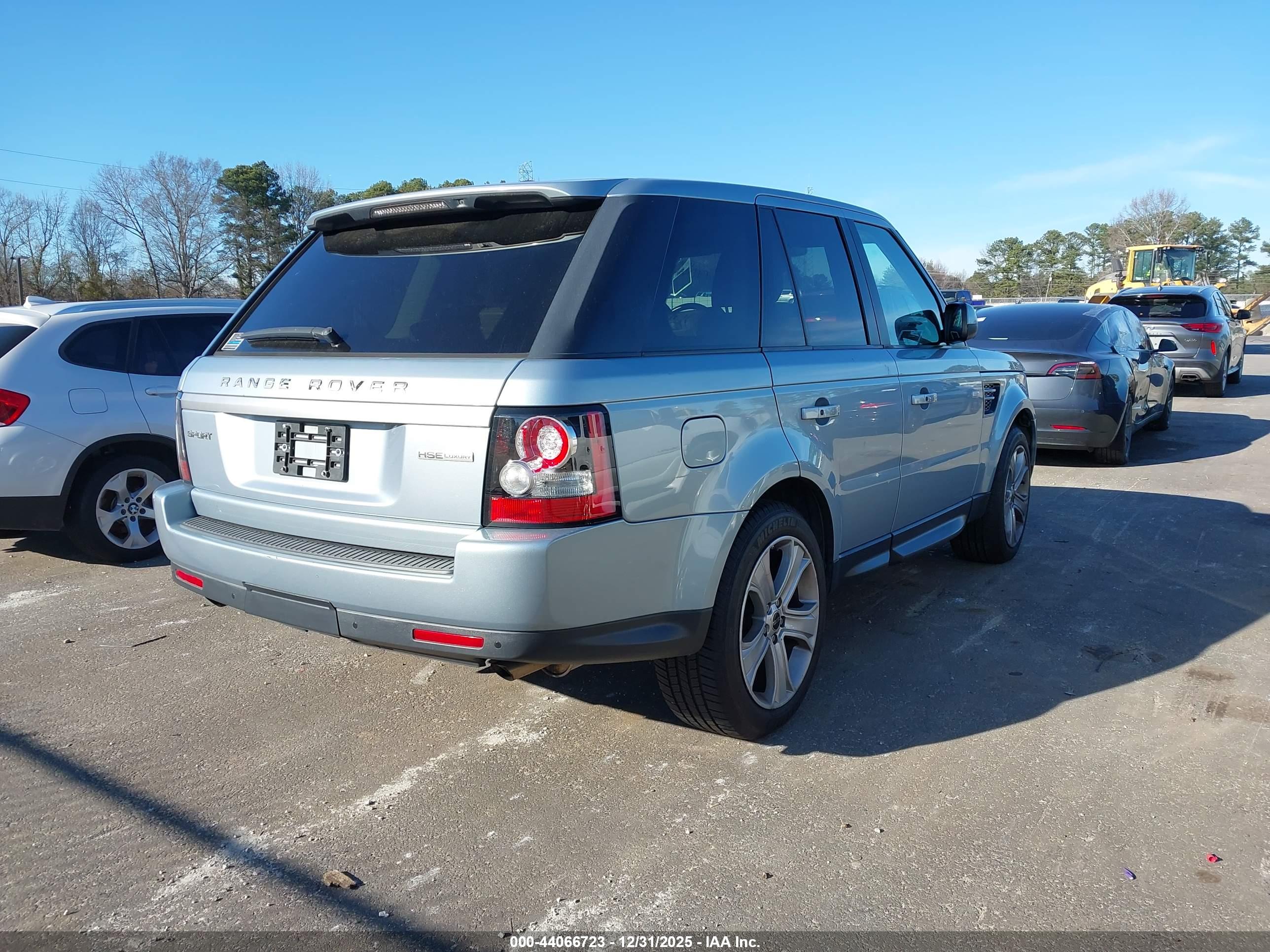 LAND ROVER image 4