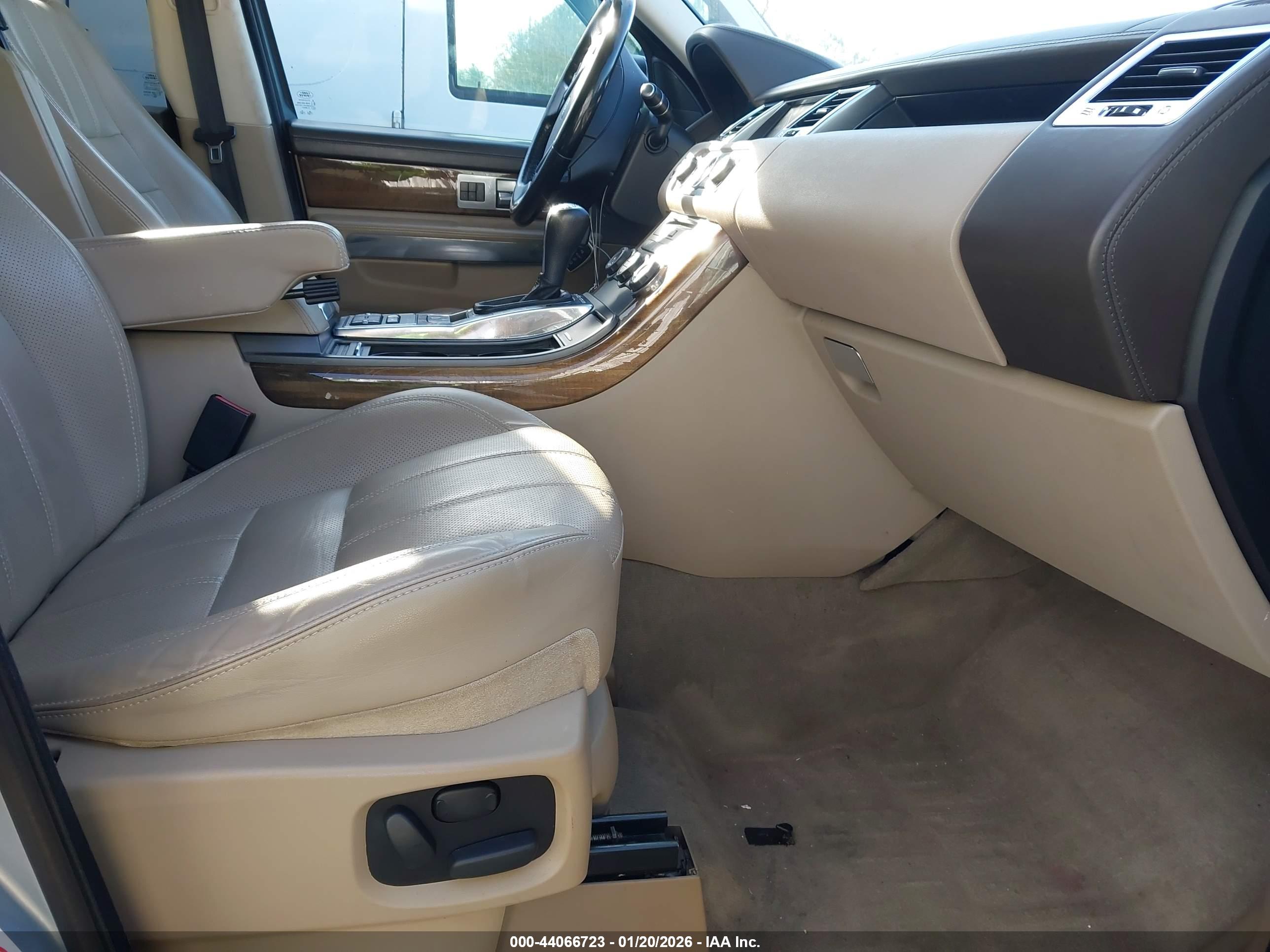 LAND ROVER image 5