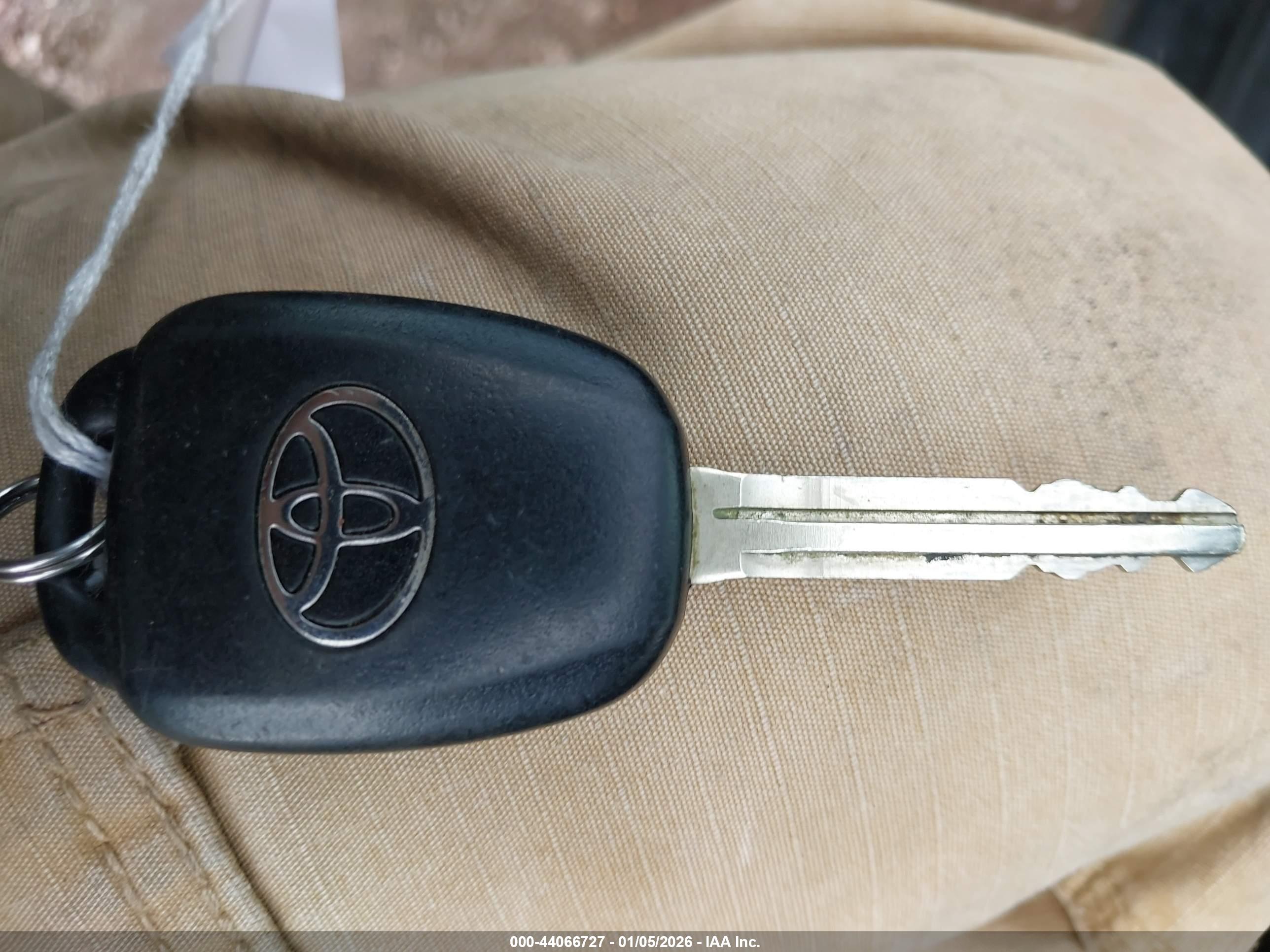 TOYOTA RAV4 image 11