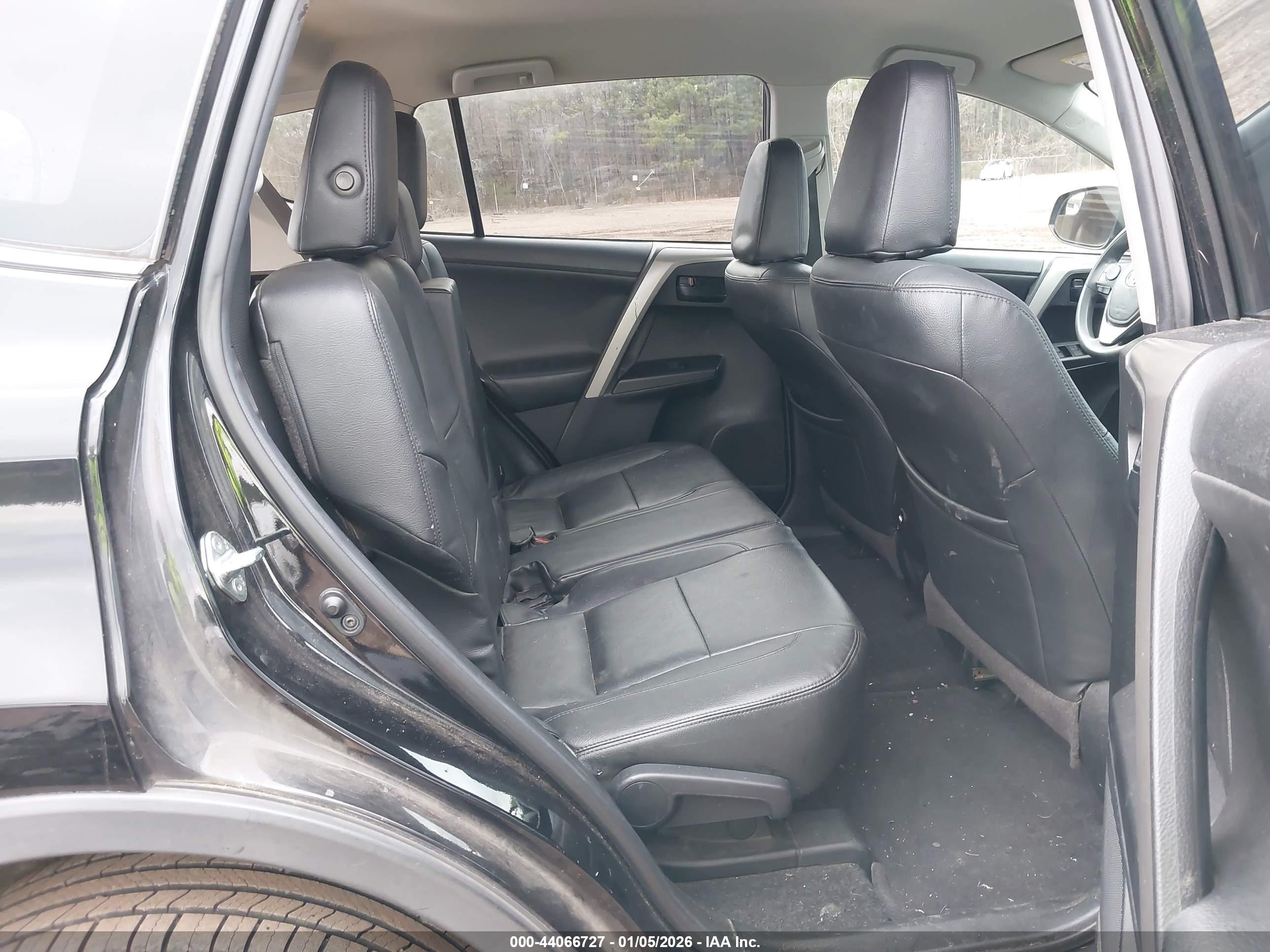 TOYOTA RAV4 image 8