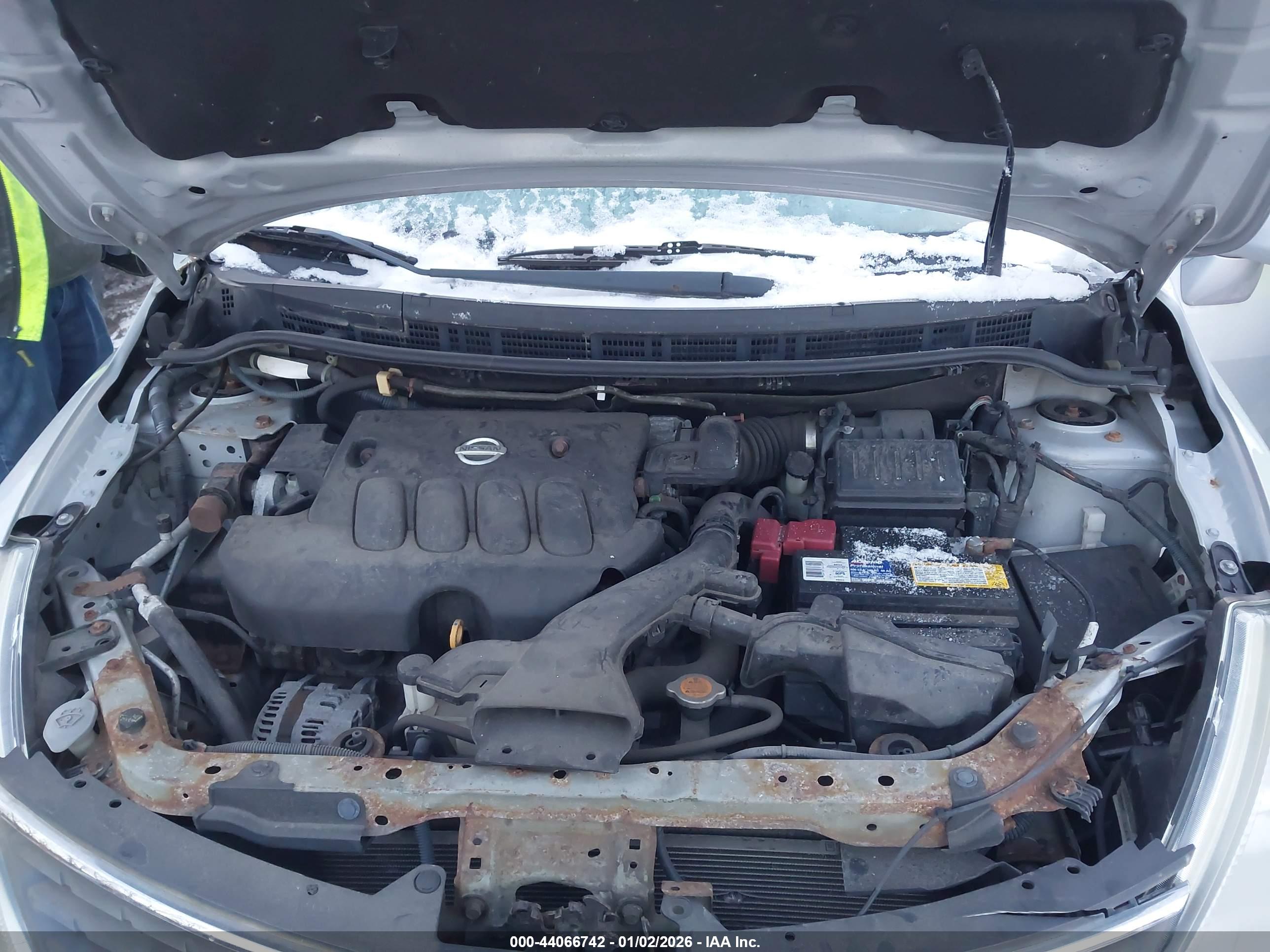 NISSAN VERSA image 10