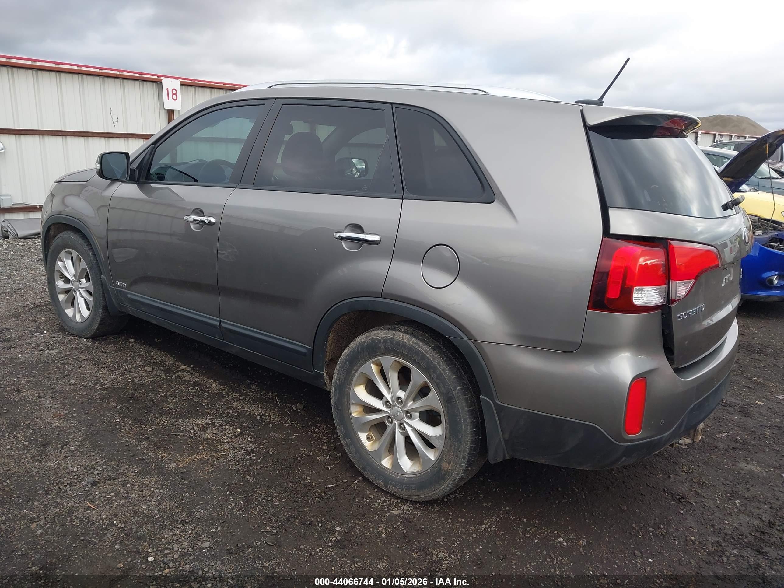 KIA SORENTO image 3