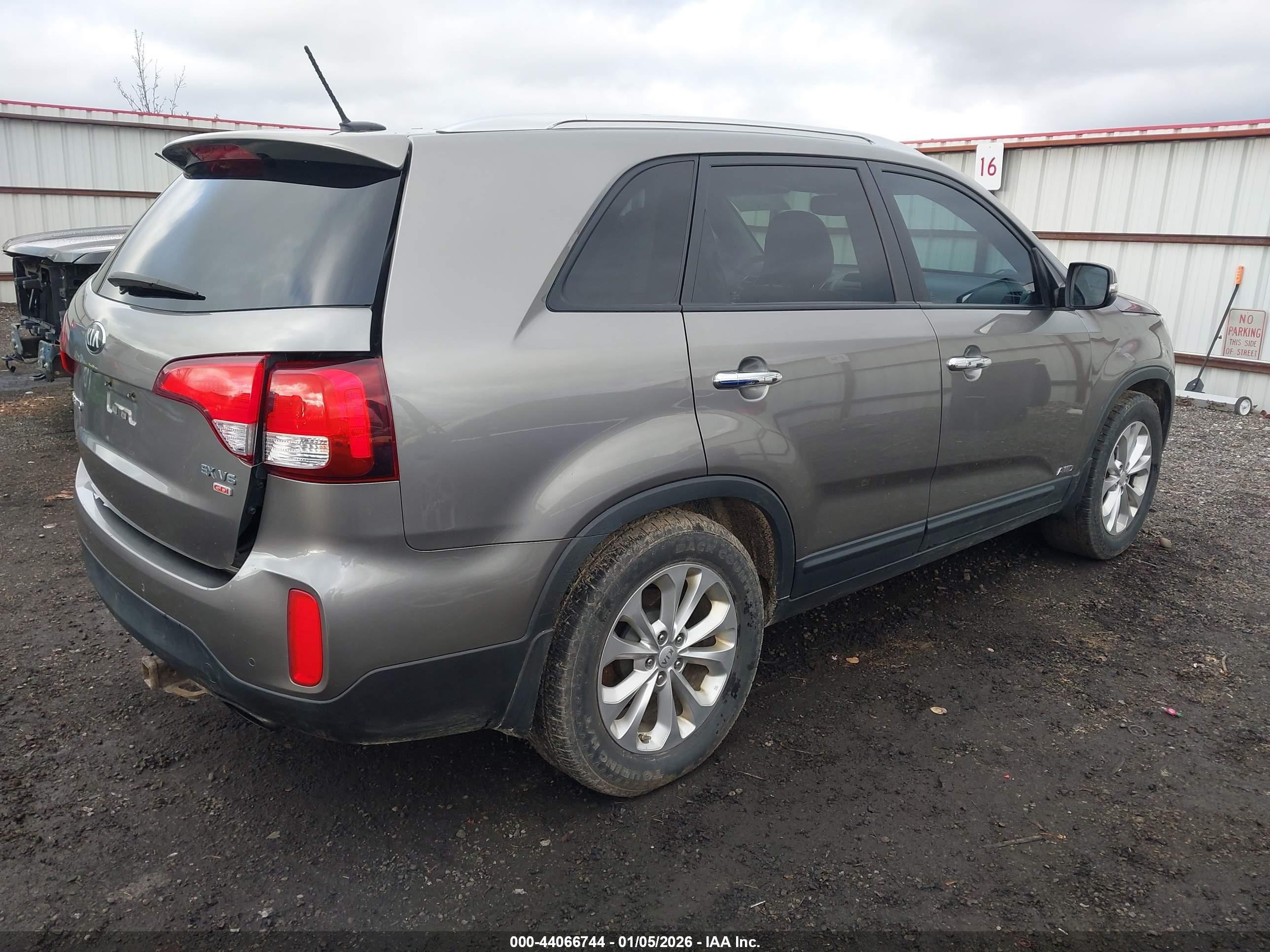 KIA SORENTO image 4