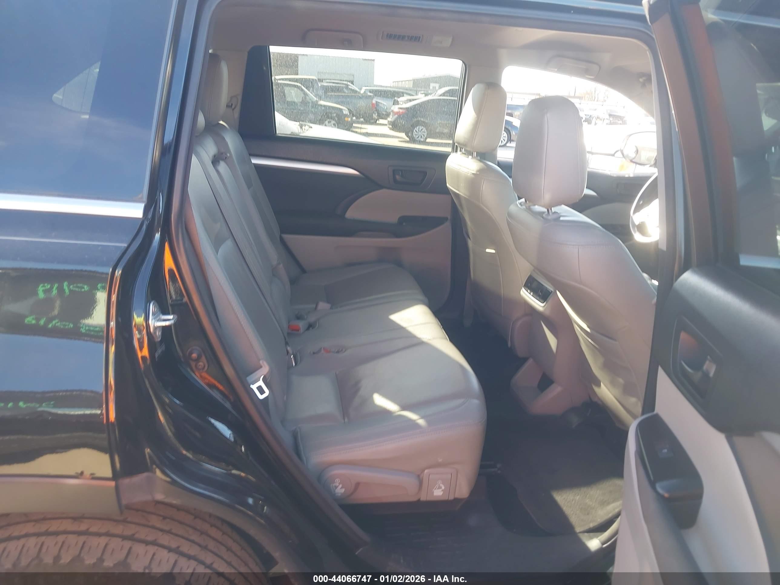 TOYOTA HIGHLANDER image 8