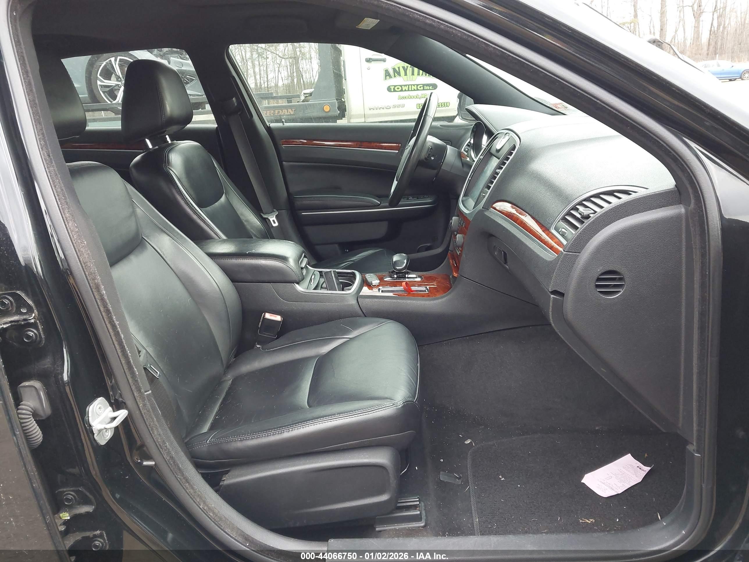 CHRYSLER 300 image 5