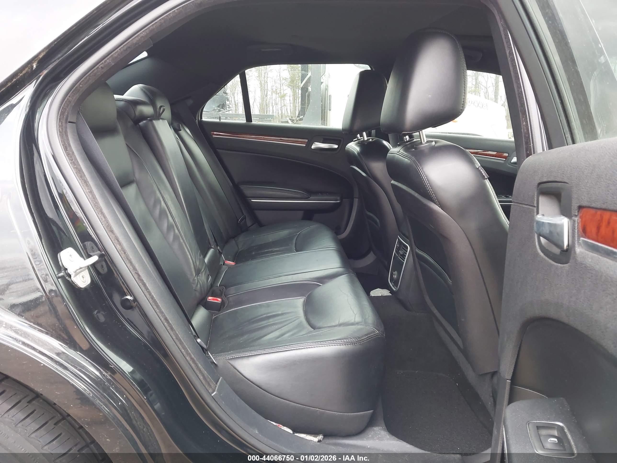 CHRYSLER 300 image 8