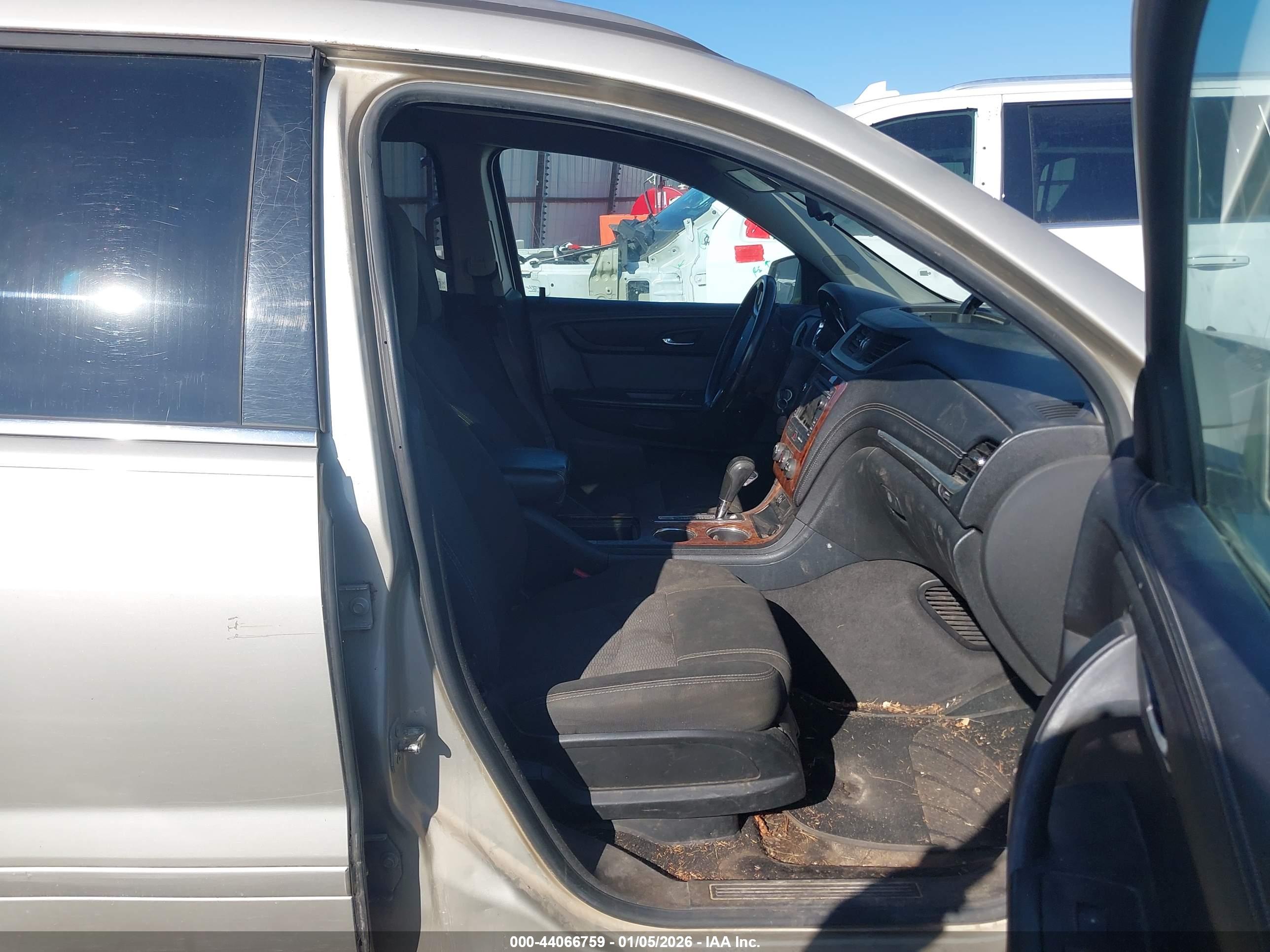 CHEVROLET TRAVERSE image 5
