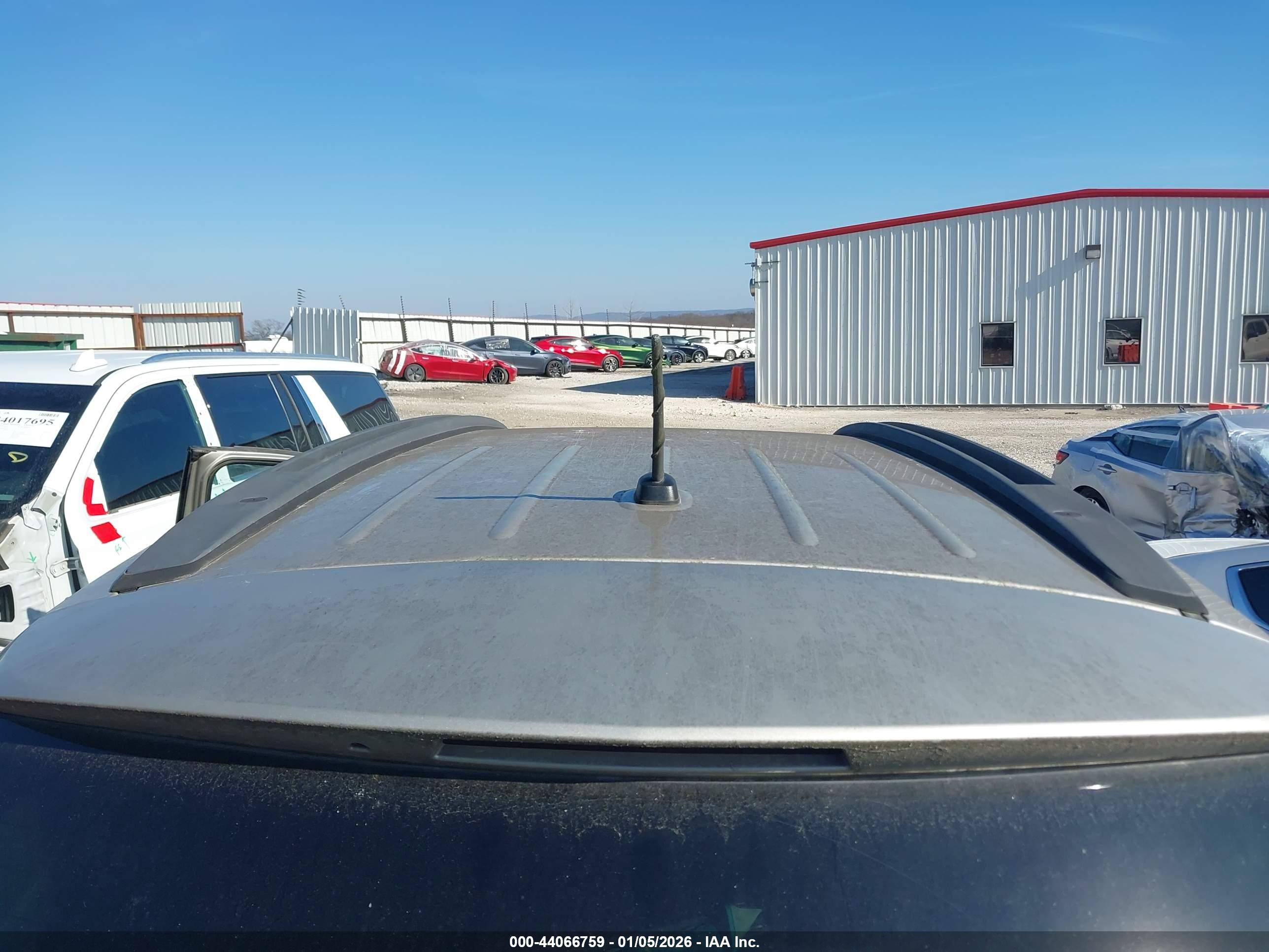 CHEVROLET TRAVERSE image 6