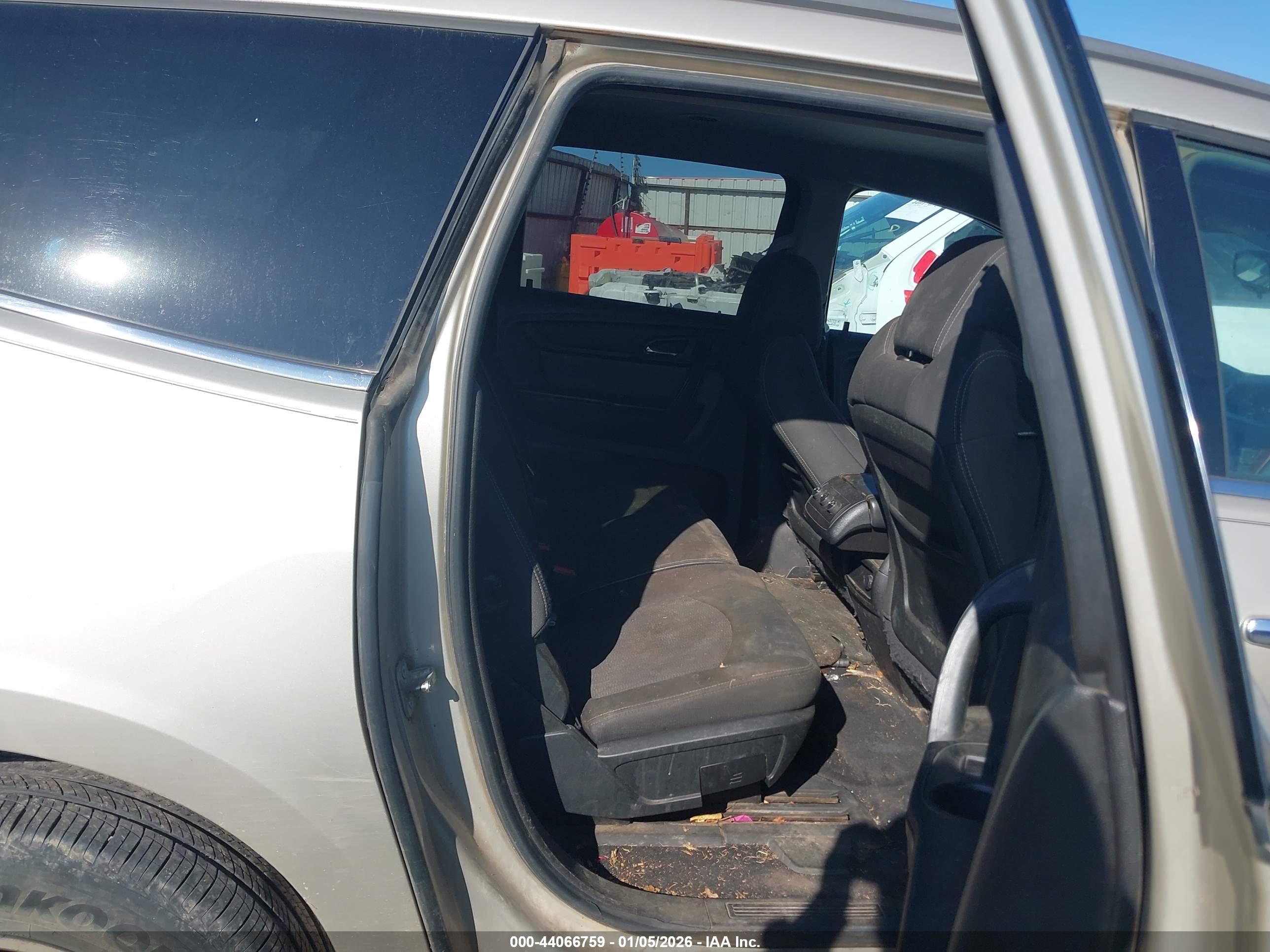 CHEVROLET TRAVERSE image 8