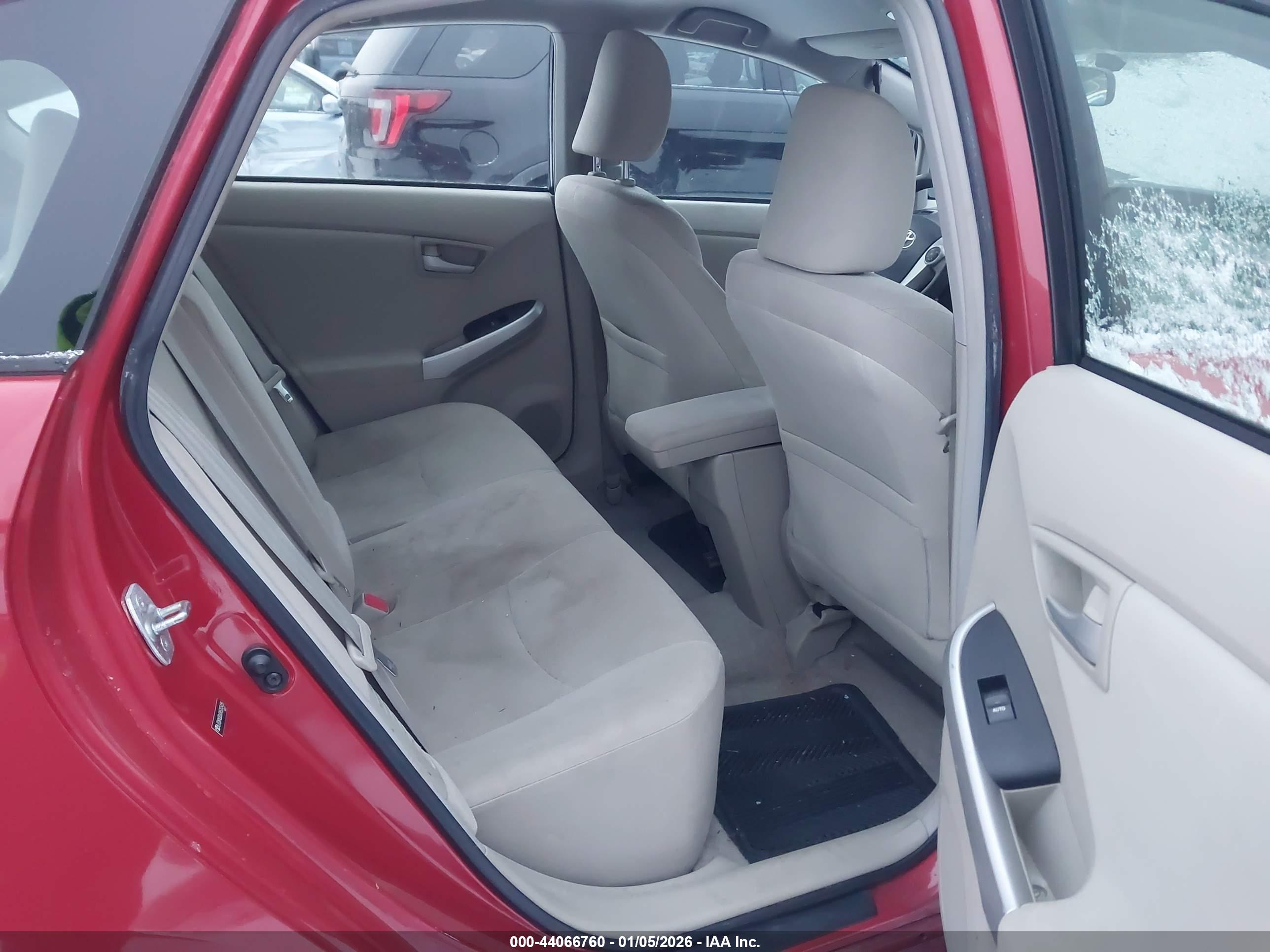 TOYOTA PRIUS image 8