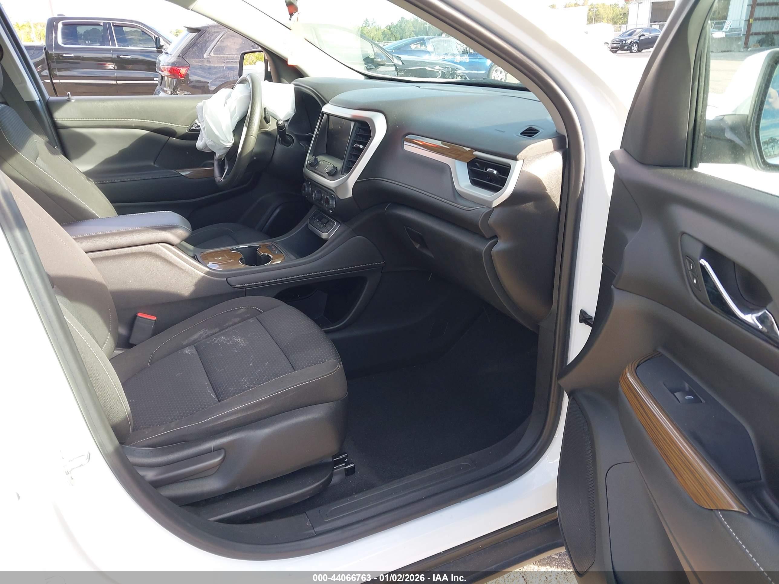 GMC ACADIA image 5