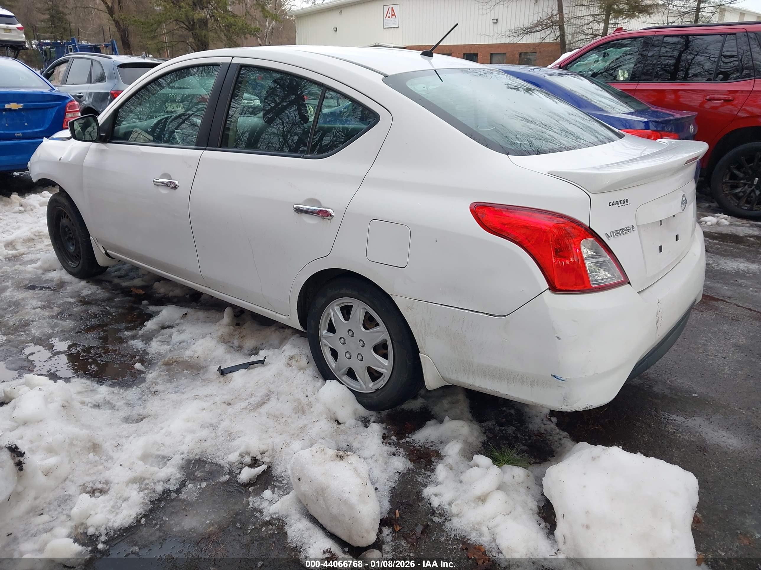 NISSAN VERSA image 3