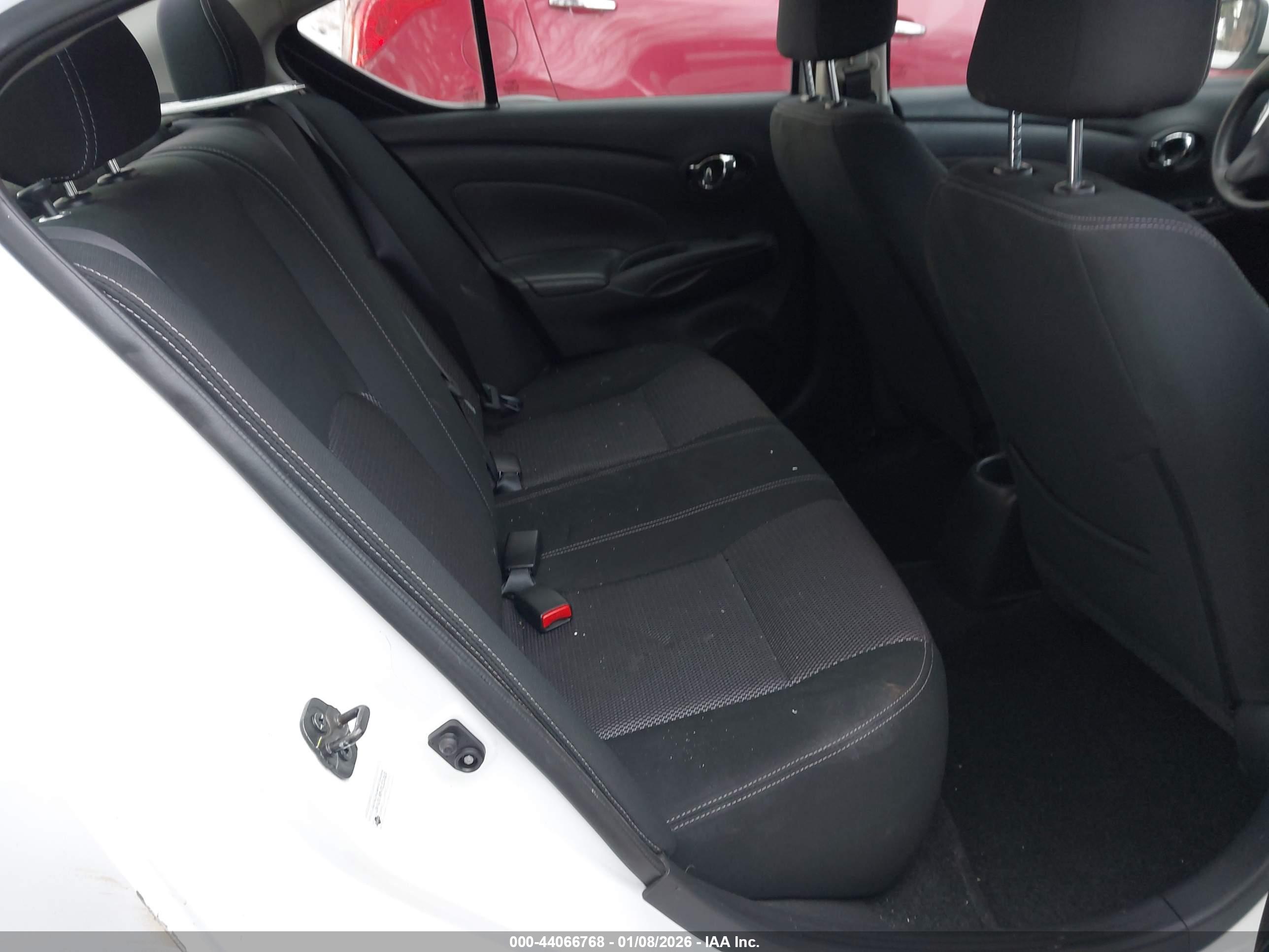 NISSAN VERSA image 8