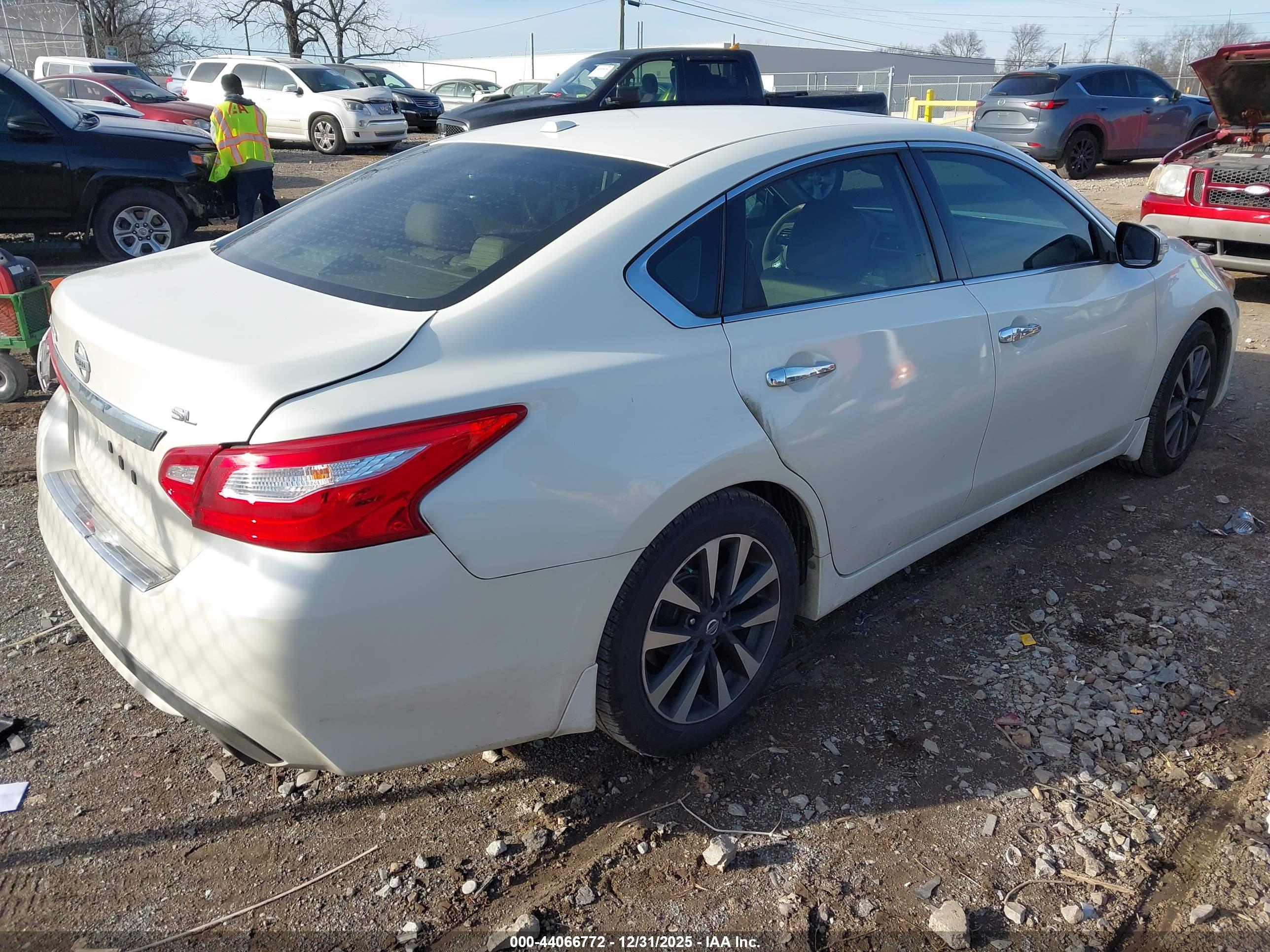 NISSAN ALTIMA image 4