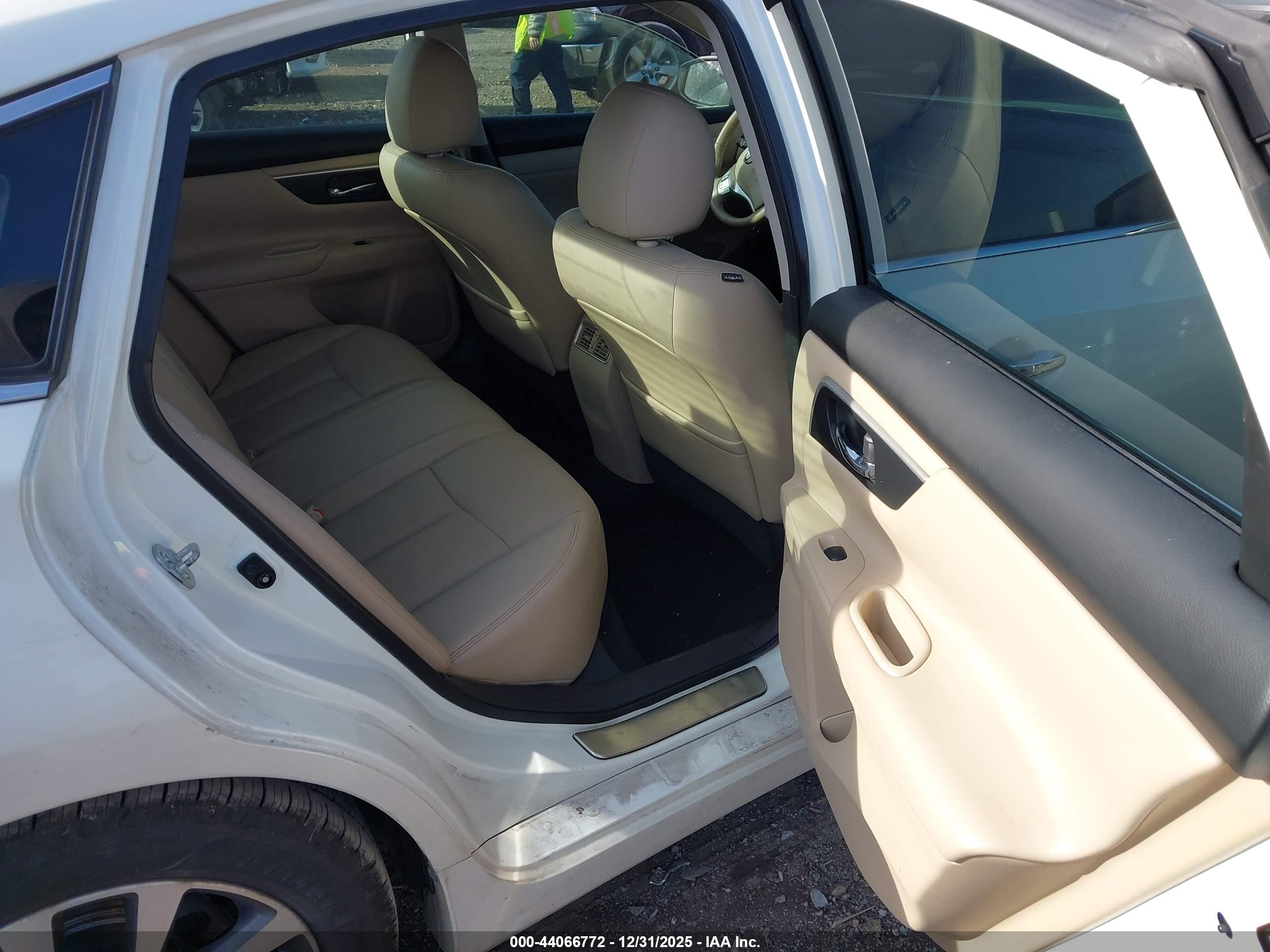 NISSAN ALTIMA image 8