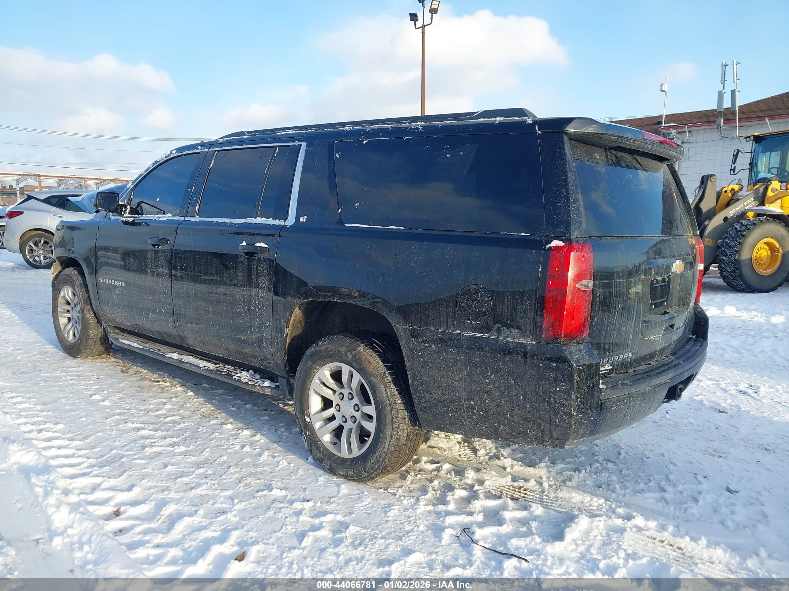CHEVROLET SUBURBAN image 3