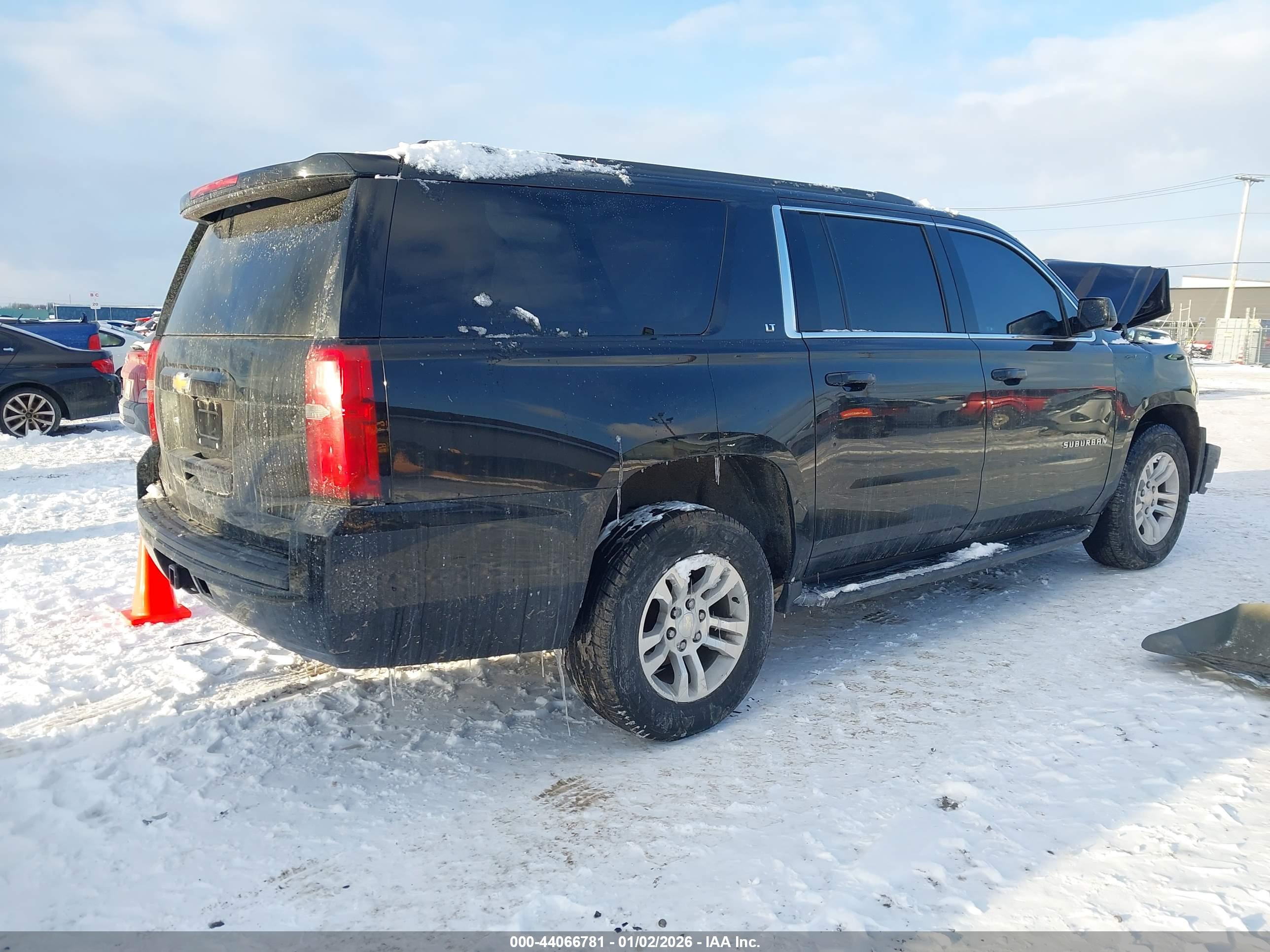 CHEVROLET SUBURBAN image 4