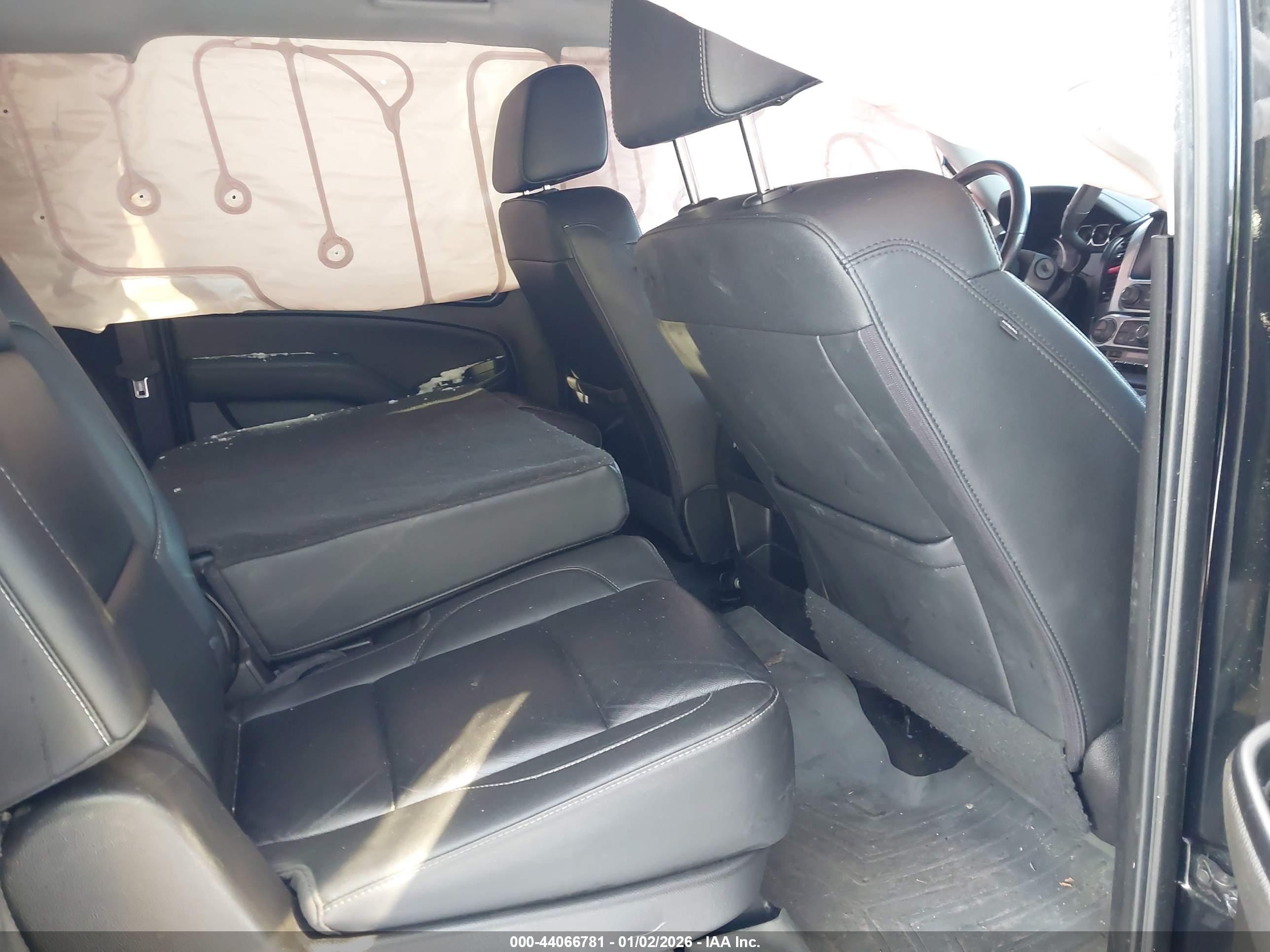 CHEVROLET SUBURBAN image 8