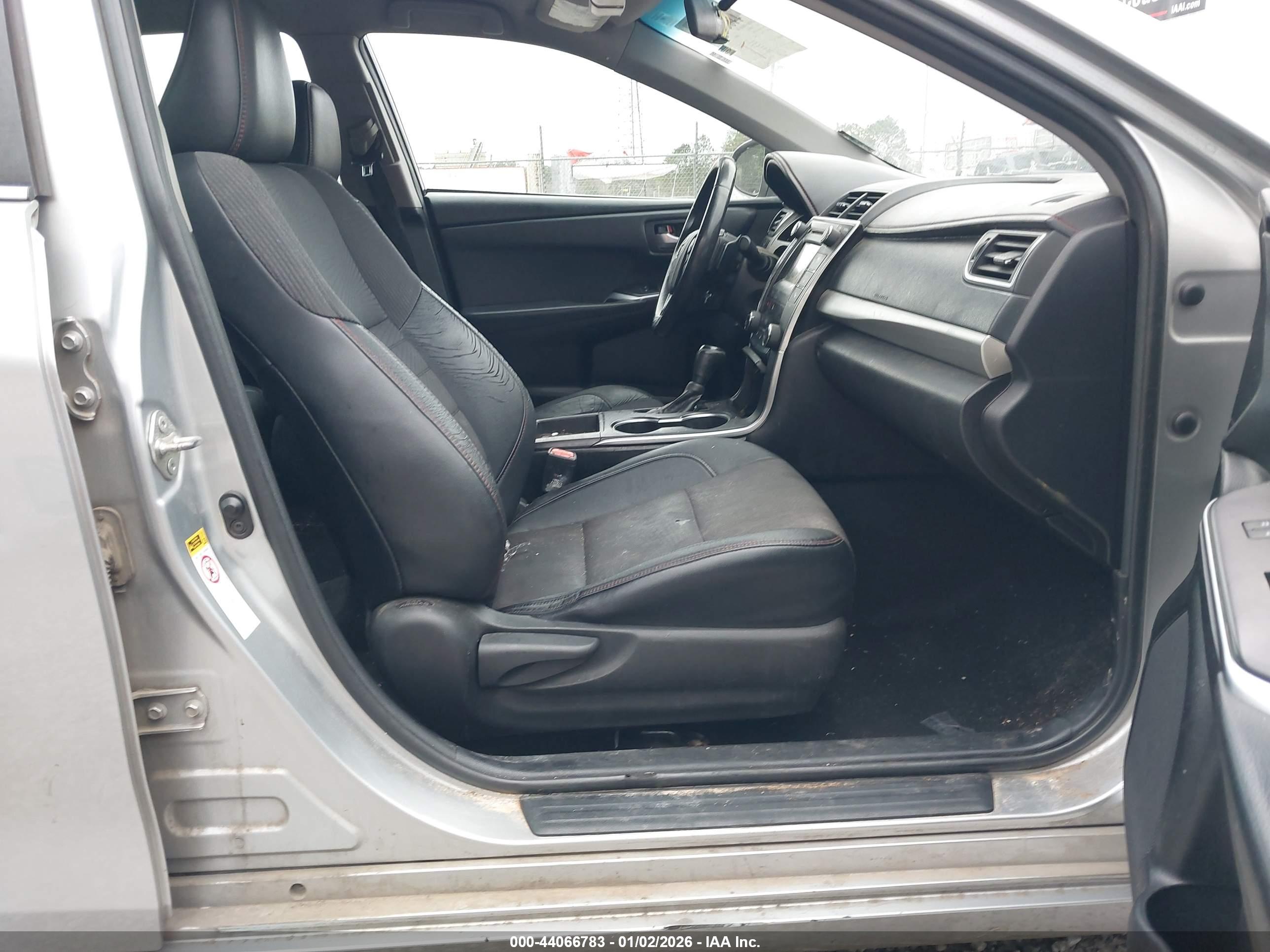 TOYOTA CAMRY image 5