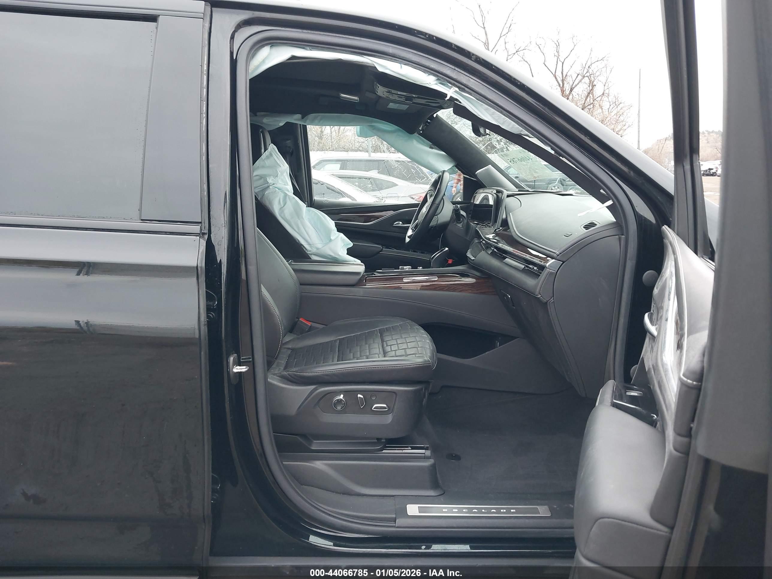CADILLAC ESCALADE image 5