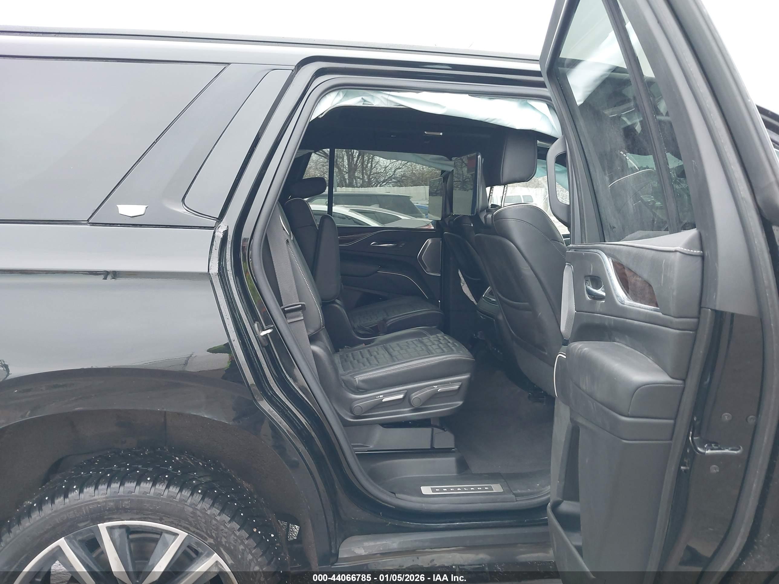CADILLAC ESCALADE image 8