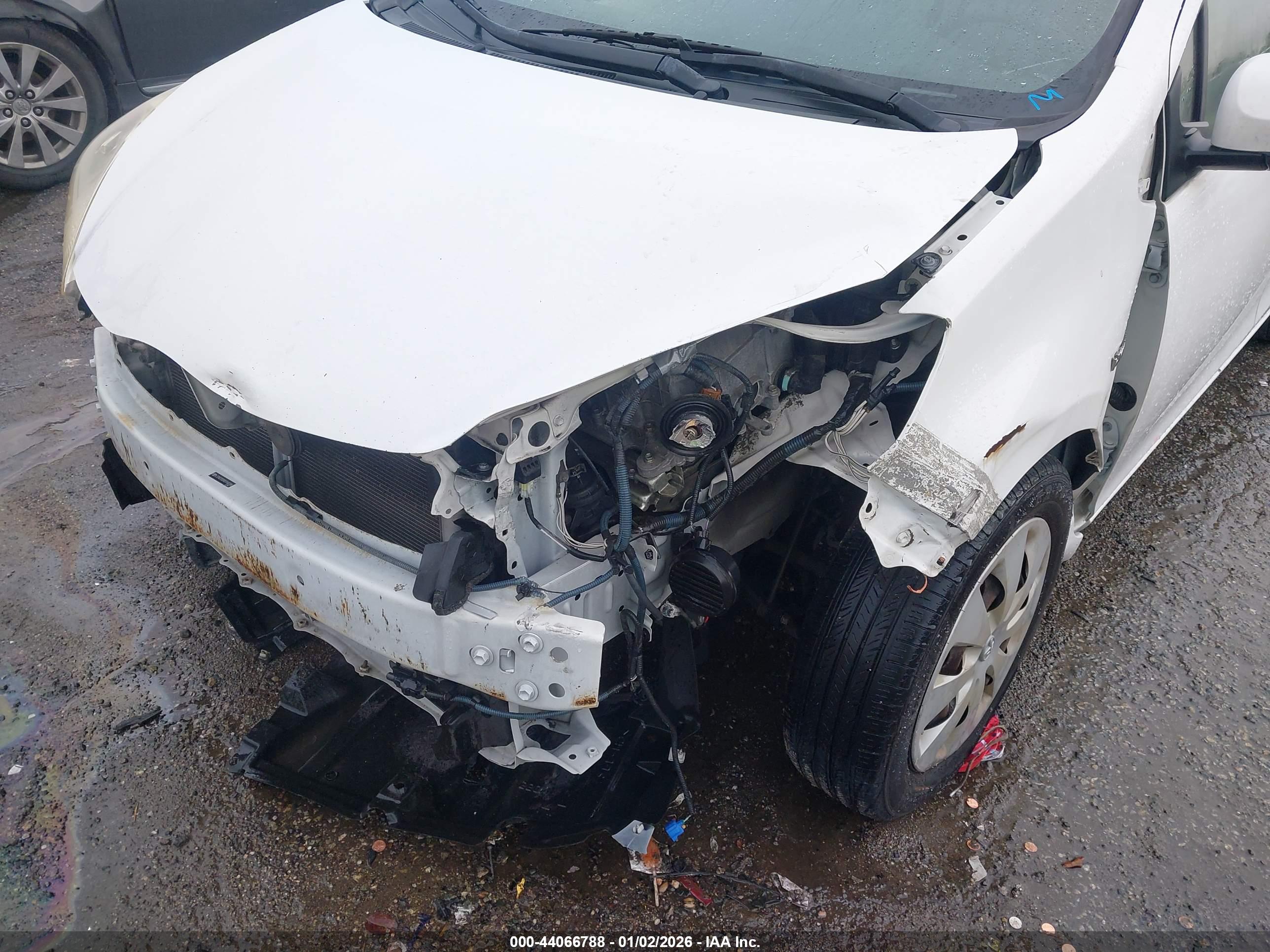 TOYOTA PRIUS image 6
