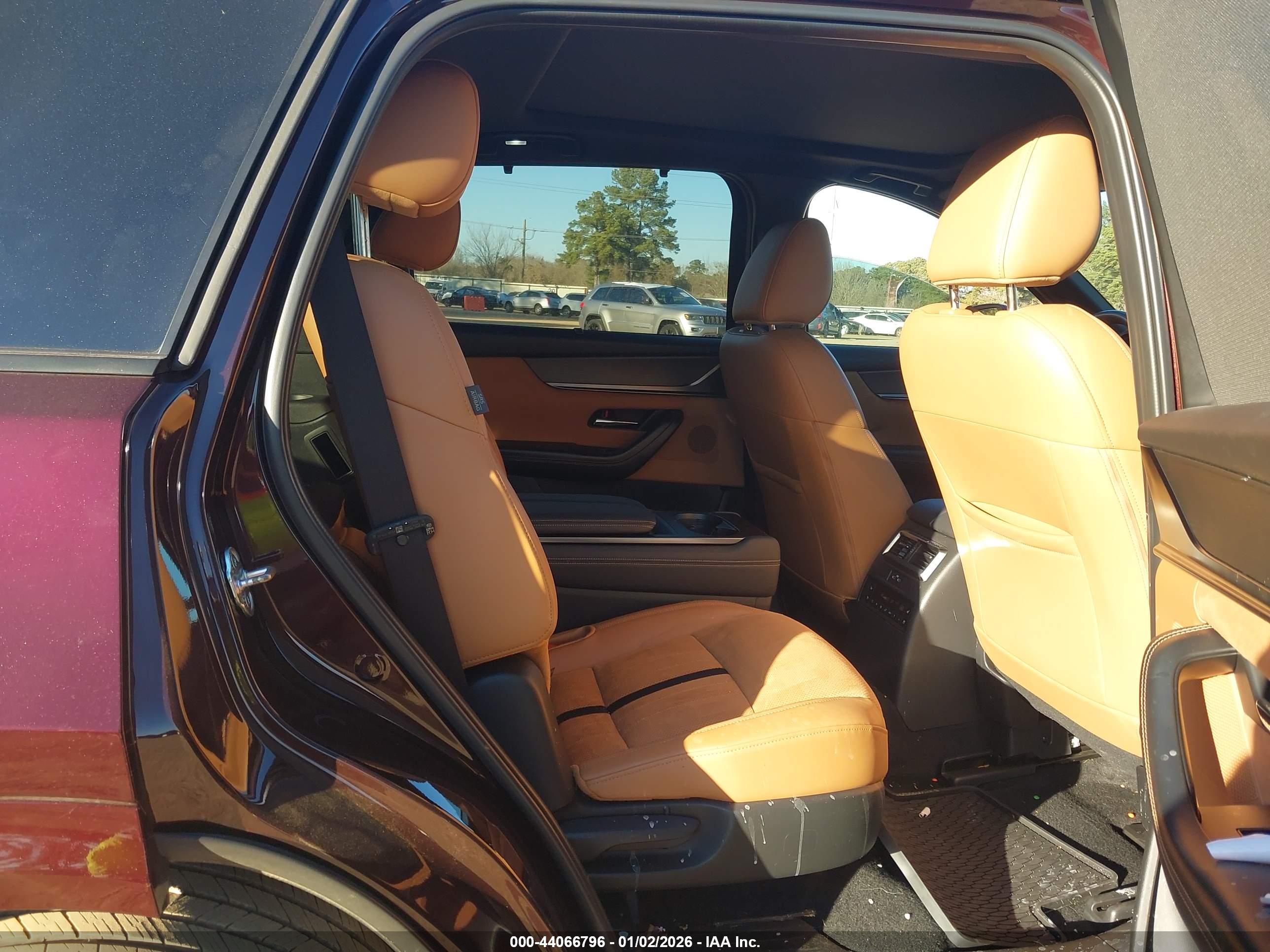 MAZDA CX-90 image 8