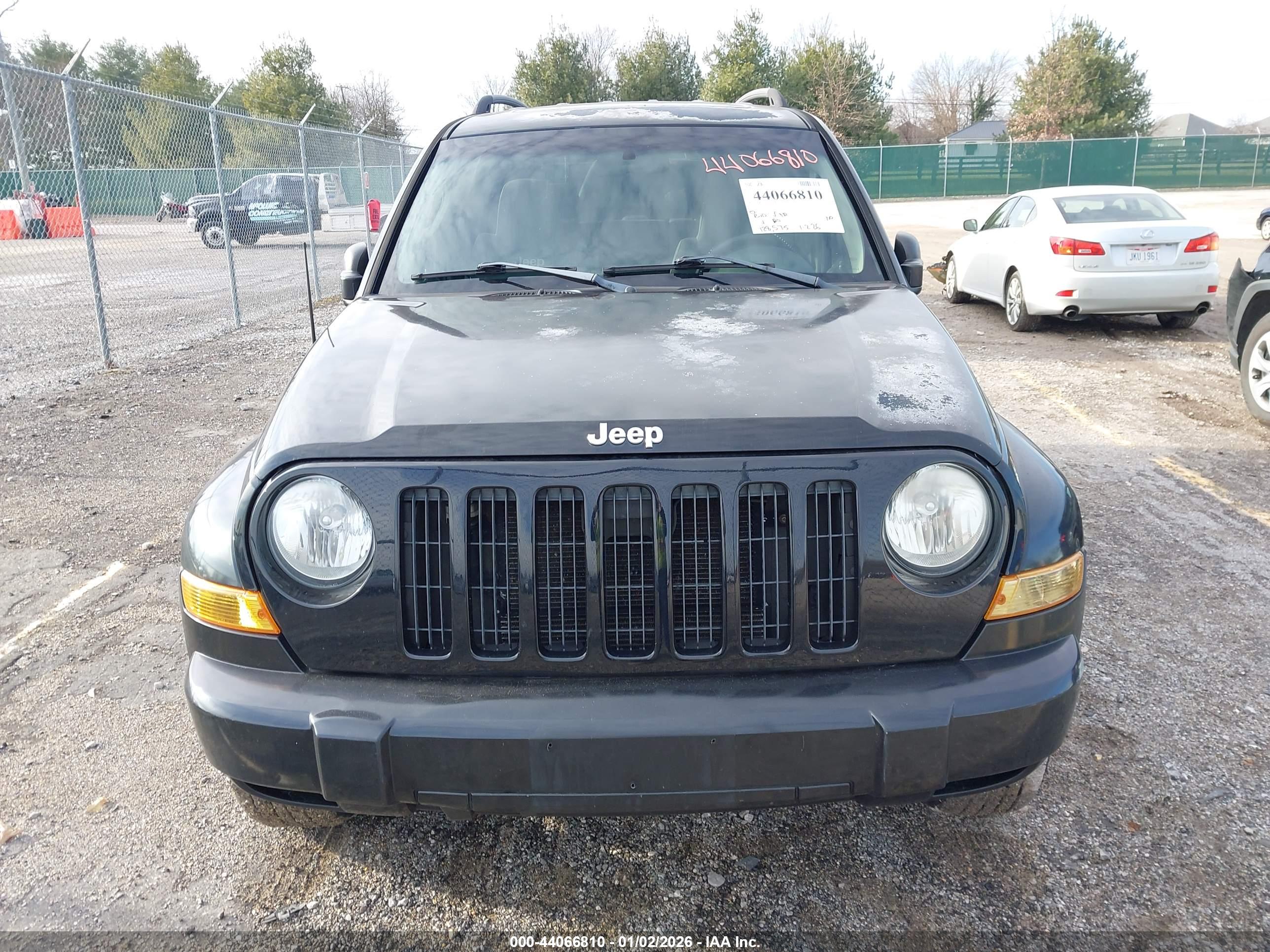 JEEP LIBERTY image 6