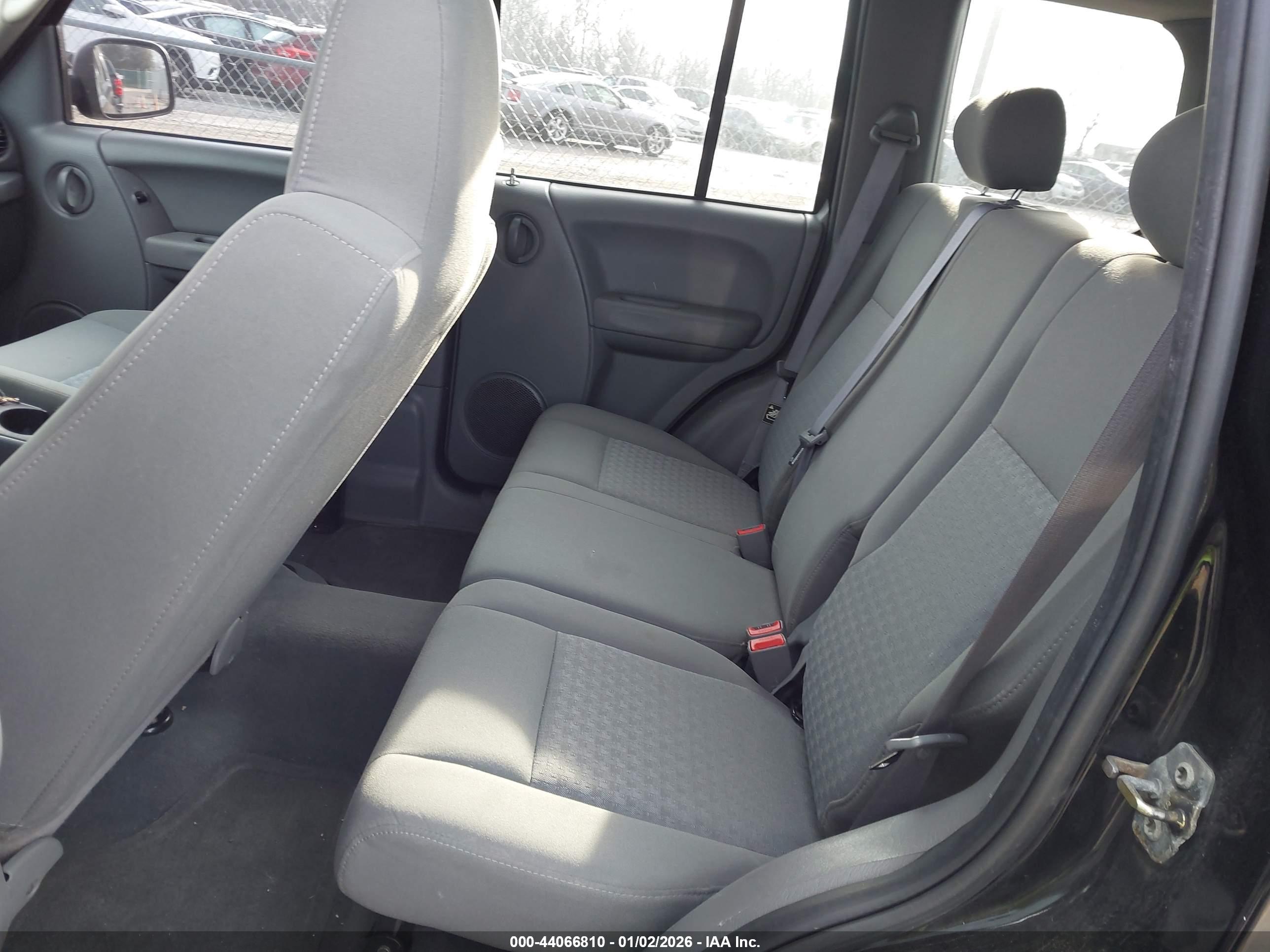 JEEP LIBERTY image 8