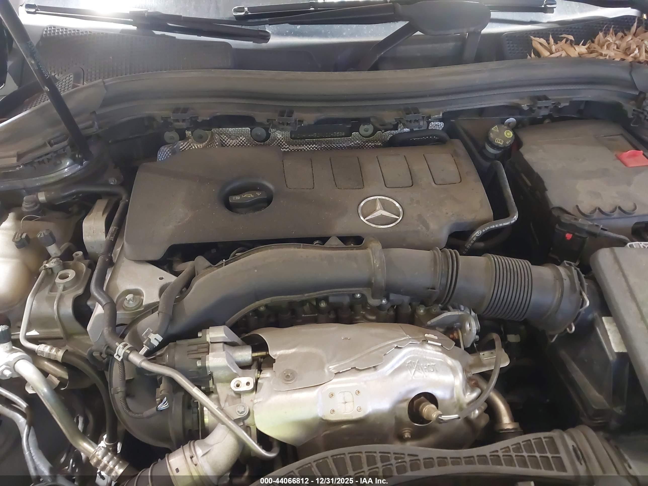 MERCEDES-BENZ GLA image 10