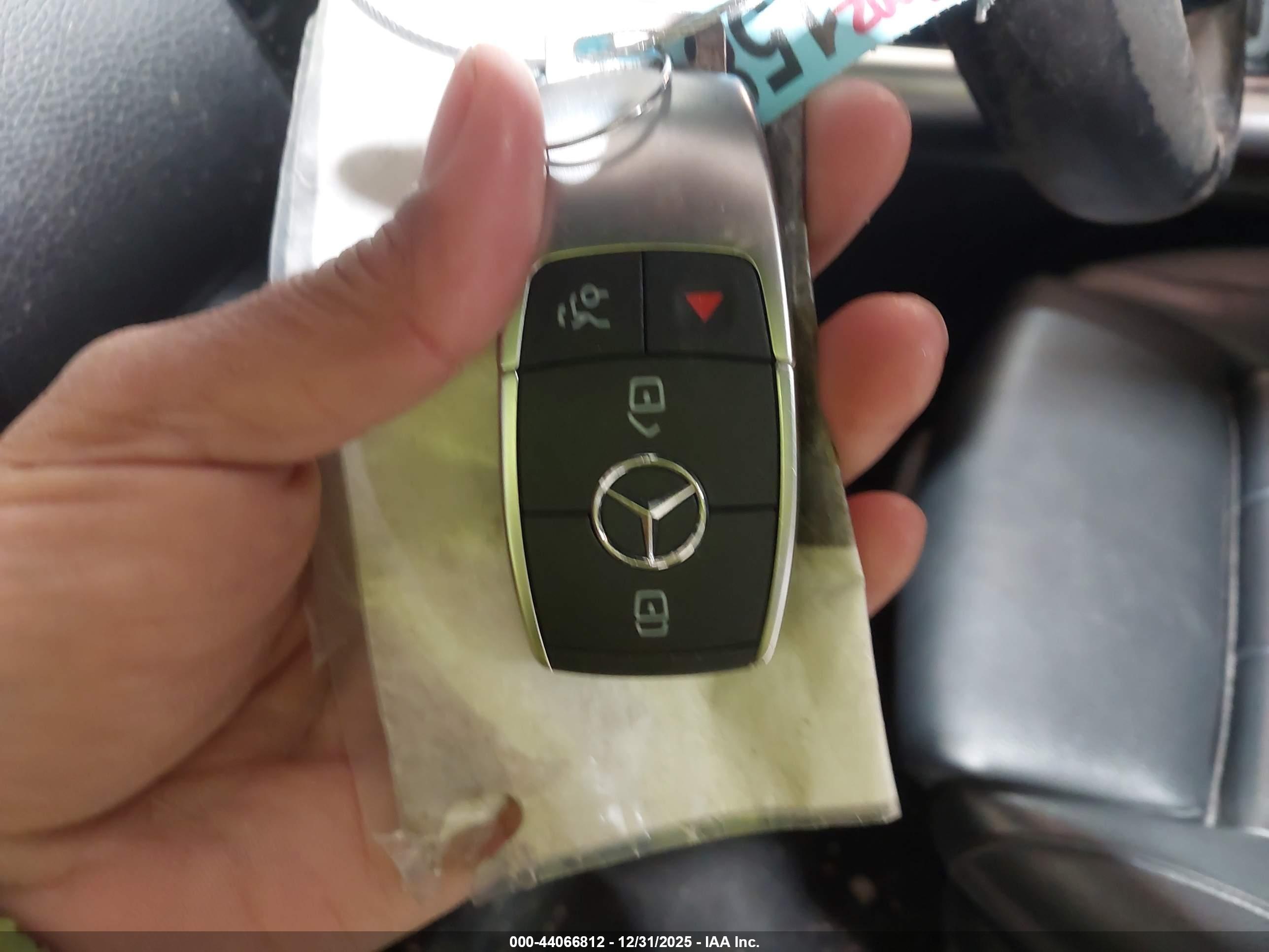 MERCEDES-BENZ GLA image 11