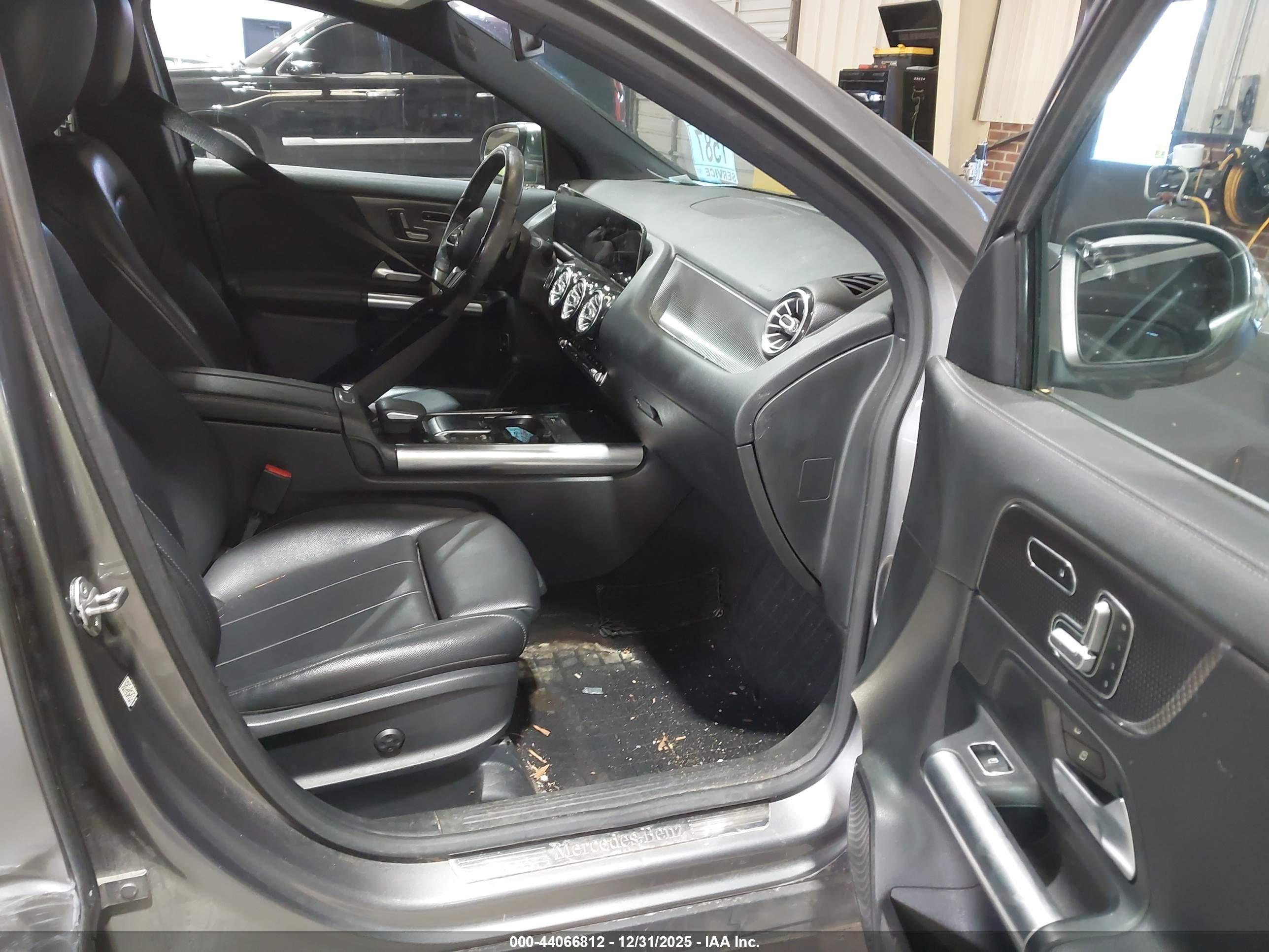 MERCEDES-BENZ GLA image 5