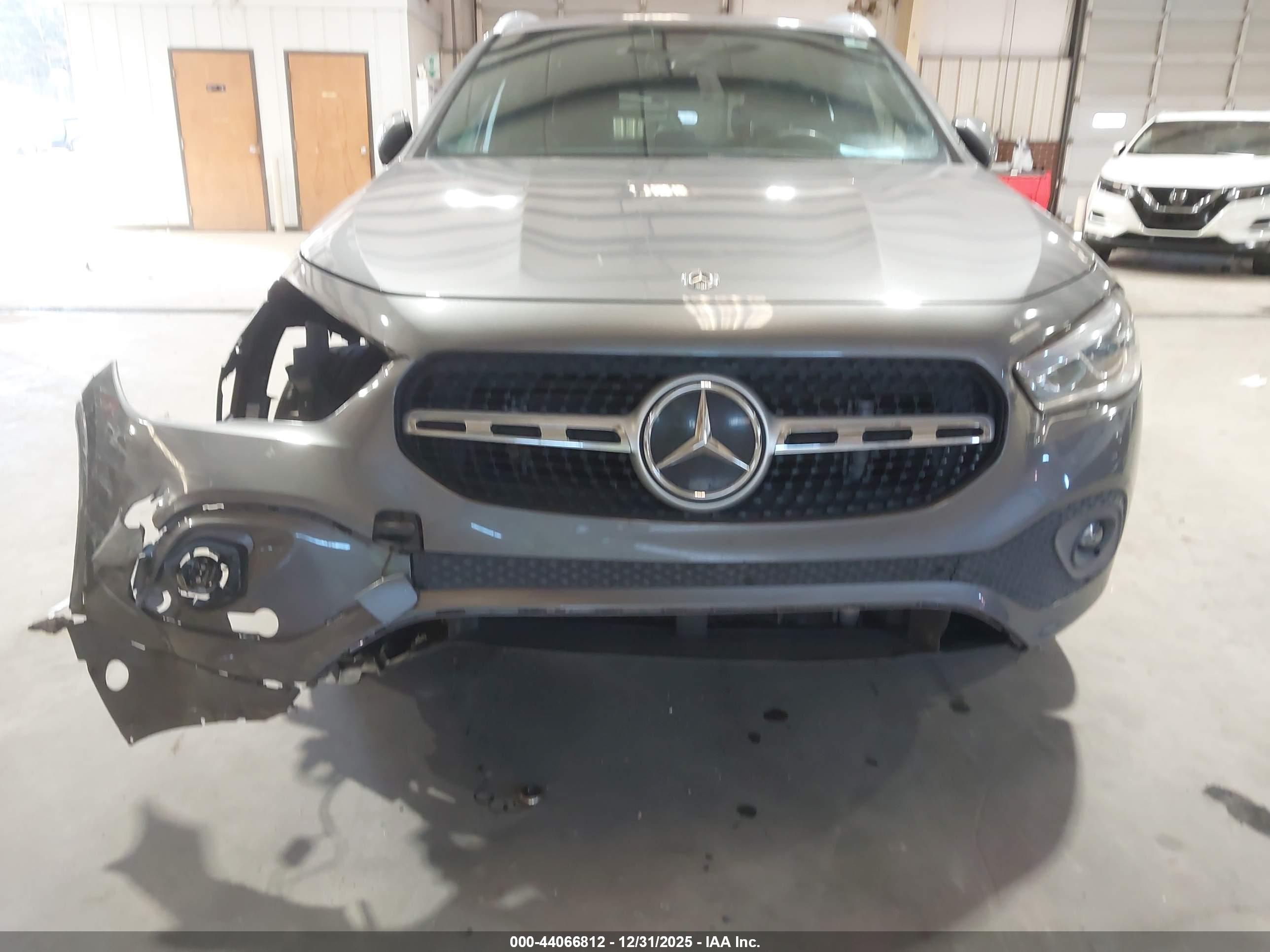 MERCEDES-BENZ GLA image 6