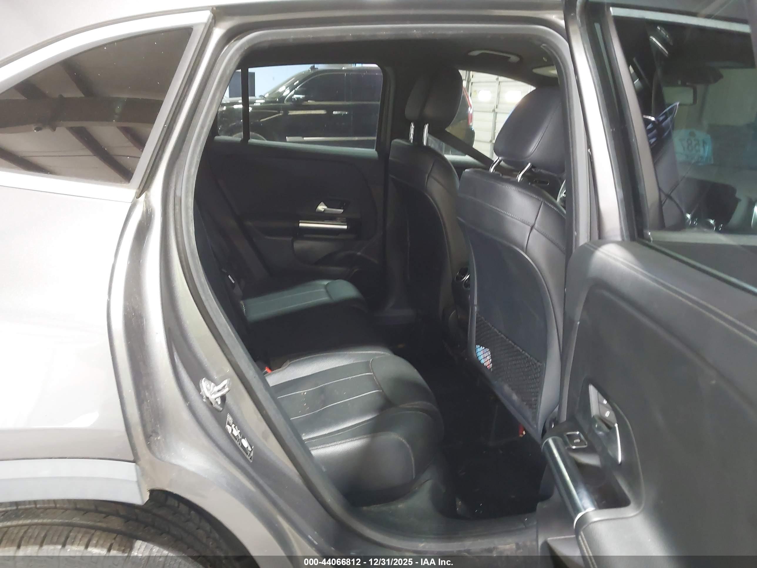MERCEDES-BENZ GLA image 8