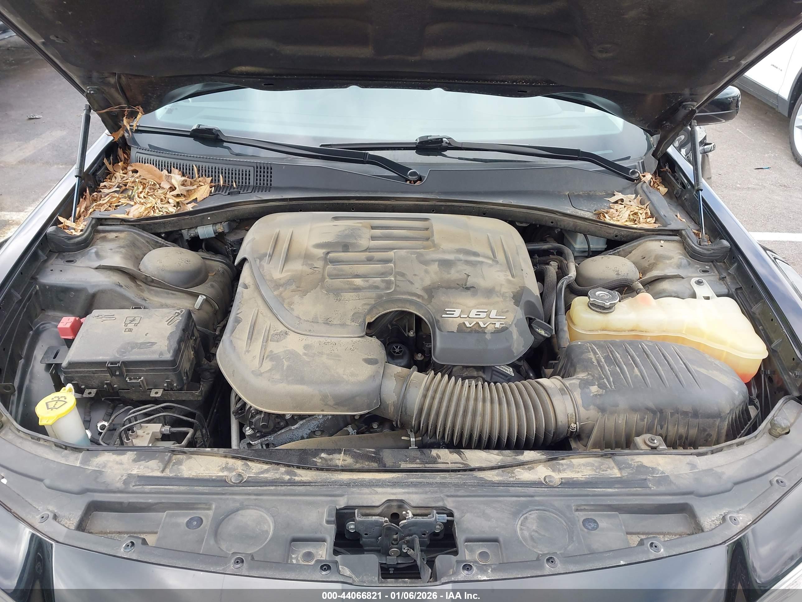 CHRYSLER 300 image 10