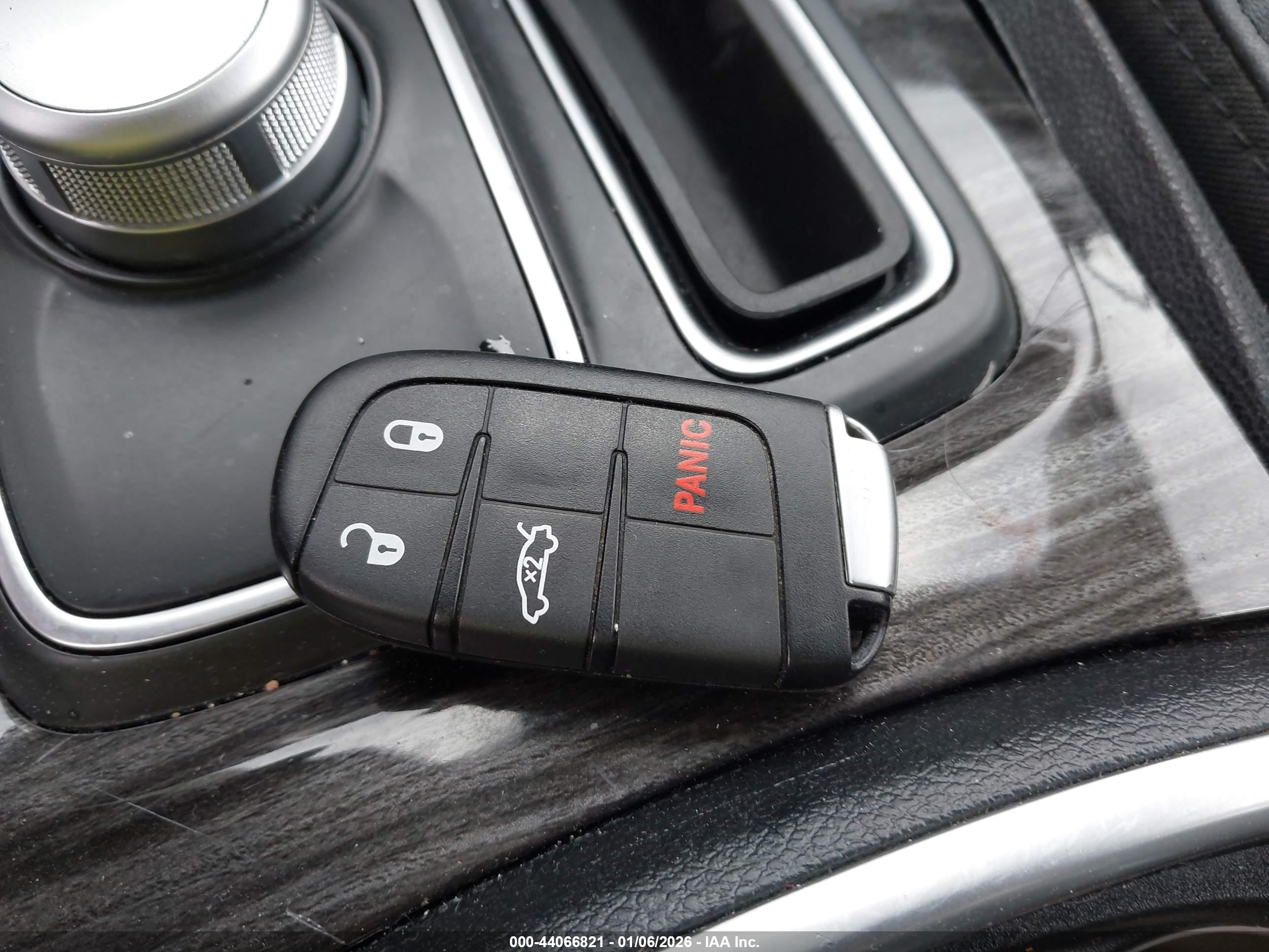 CHRYSLER 300 image 11