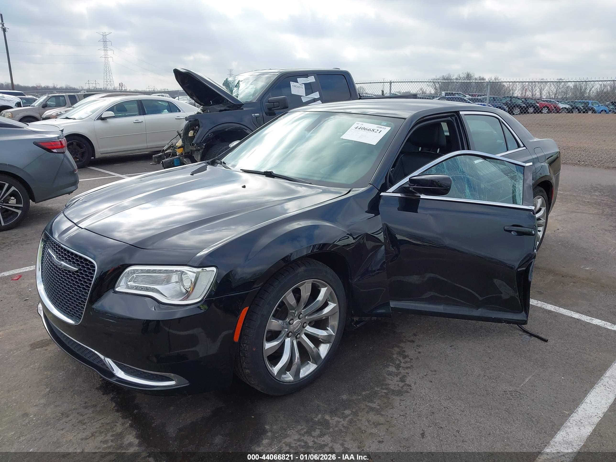 CHRYSLER 300 image 2