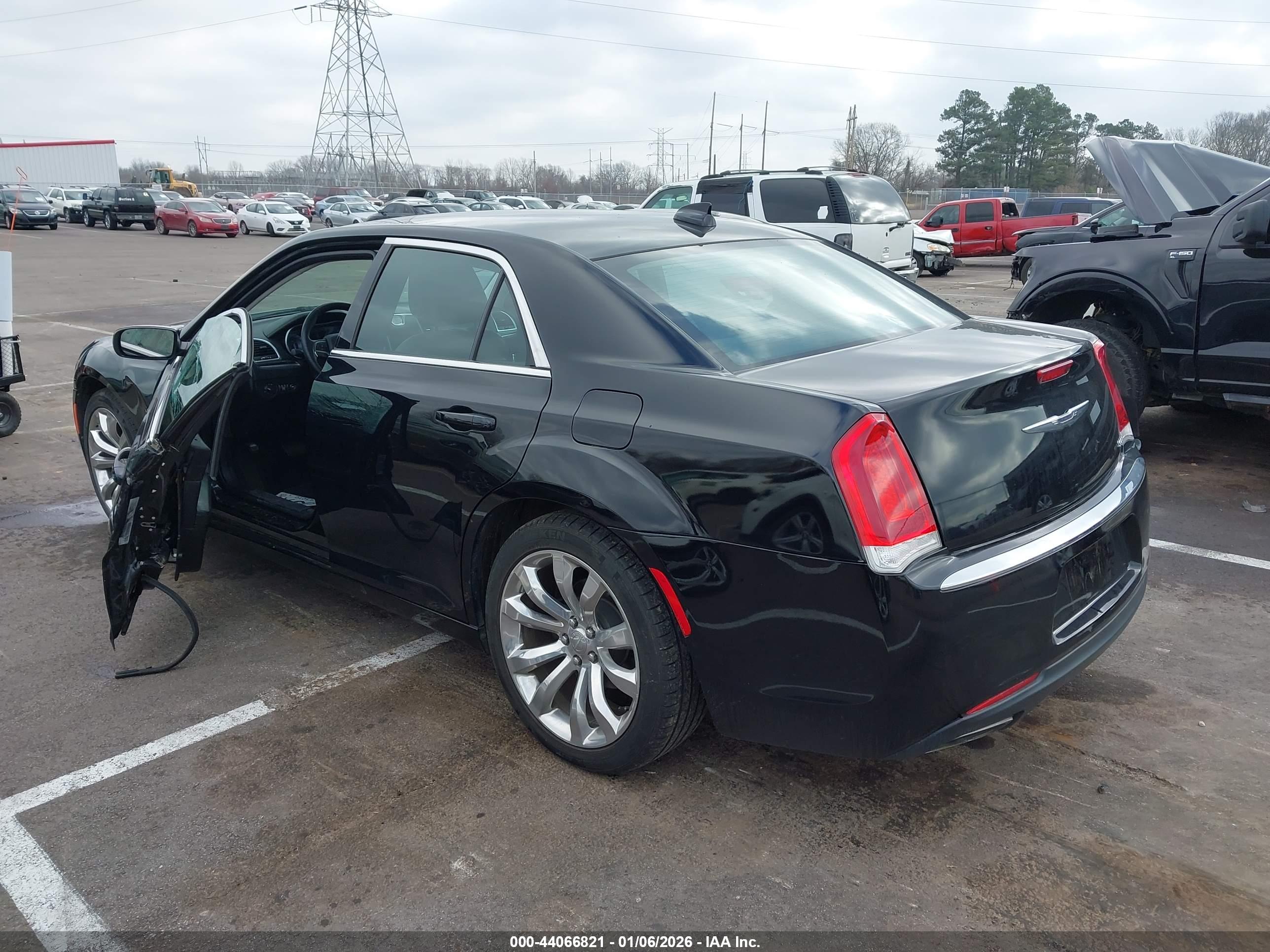 CHRYSLER 300 image 3