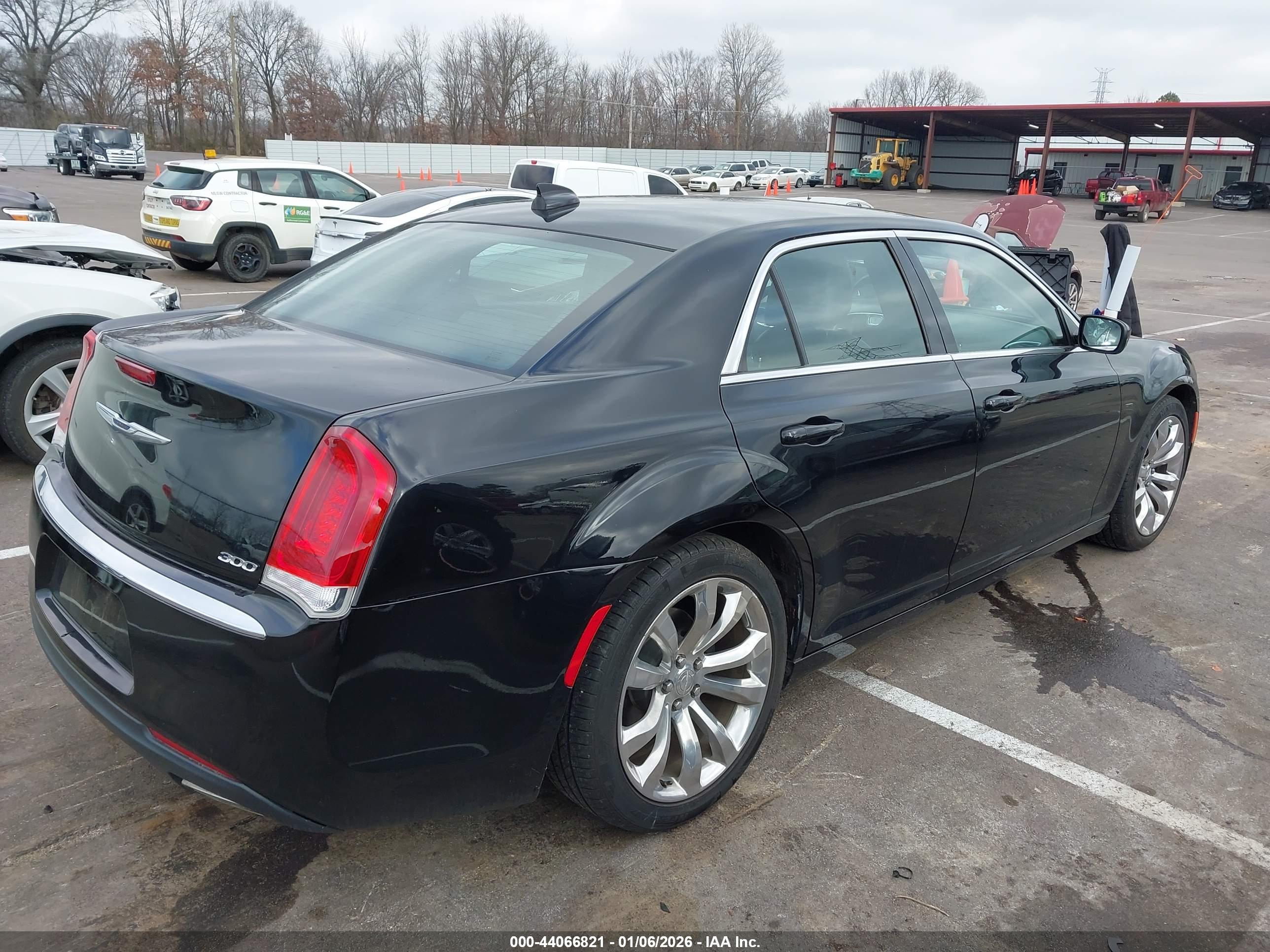 CHRYSLER 300 image 4