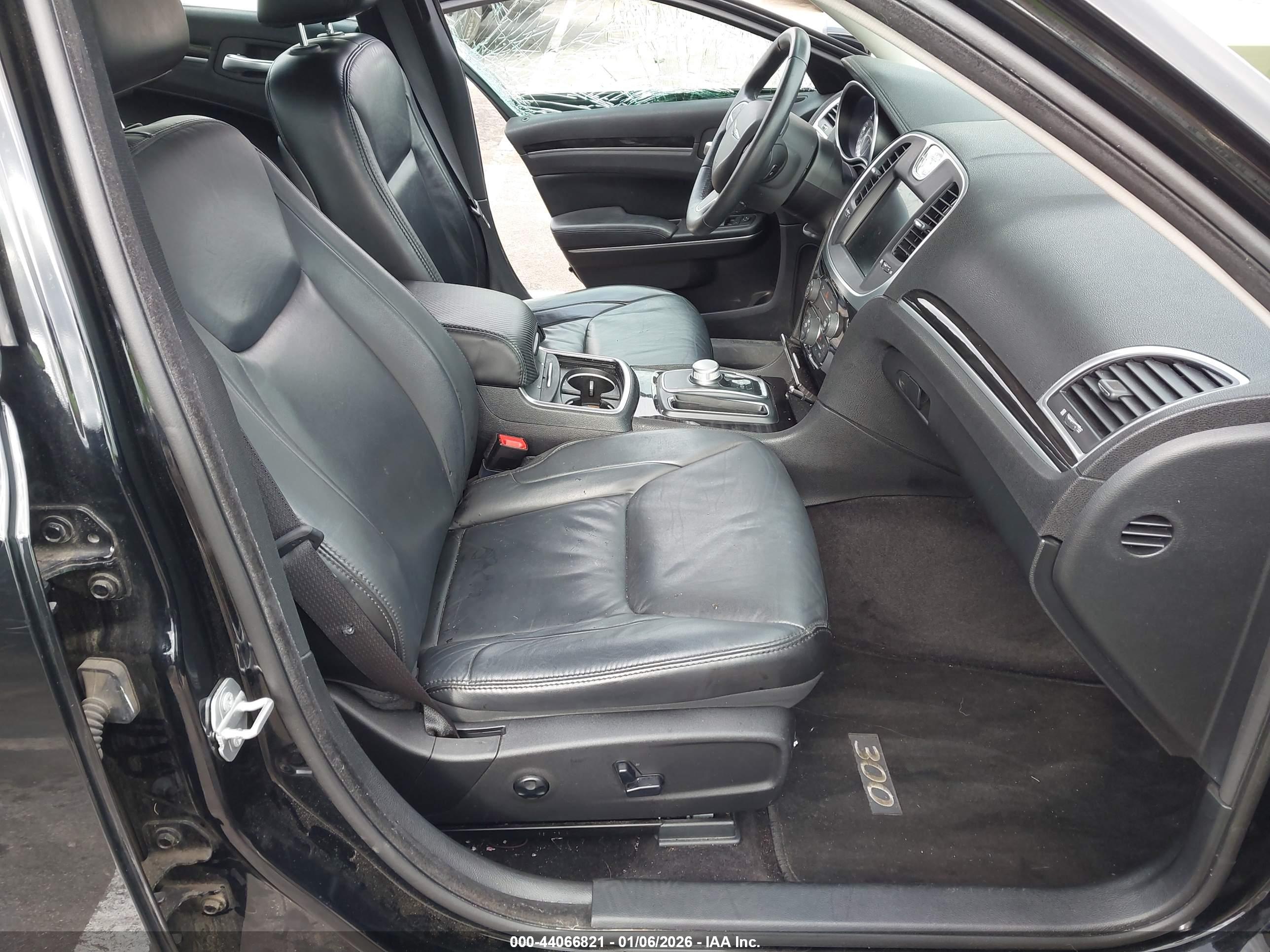 CHRYSLER 300 image 5