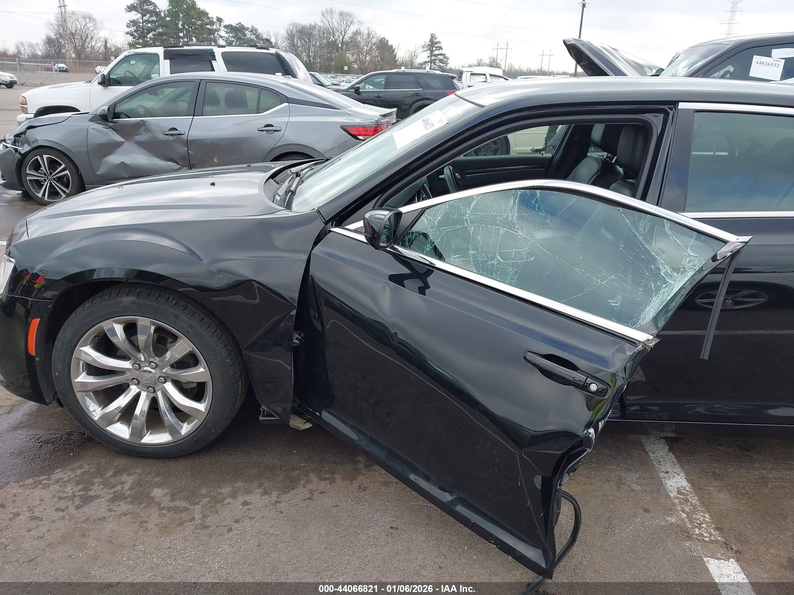 CHRYSLER 300 image 6