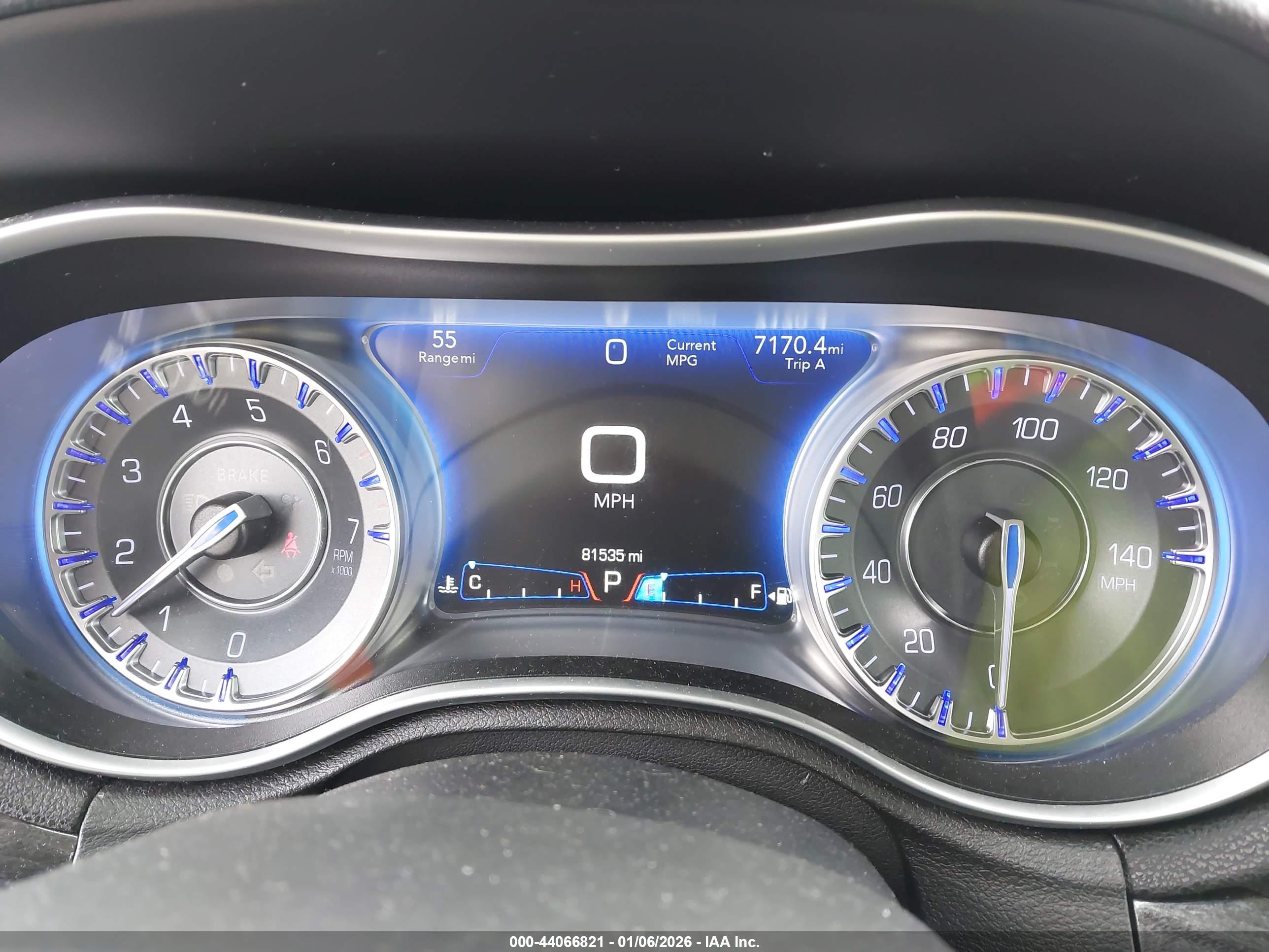 CHRYSLER 300 image 7