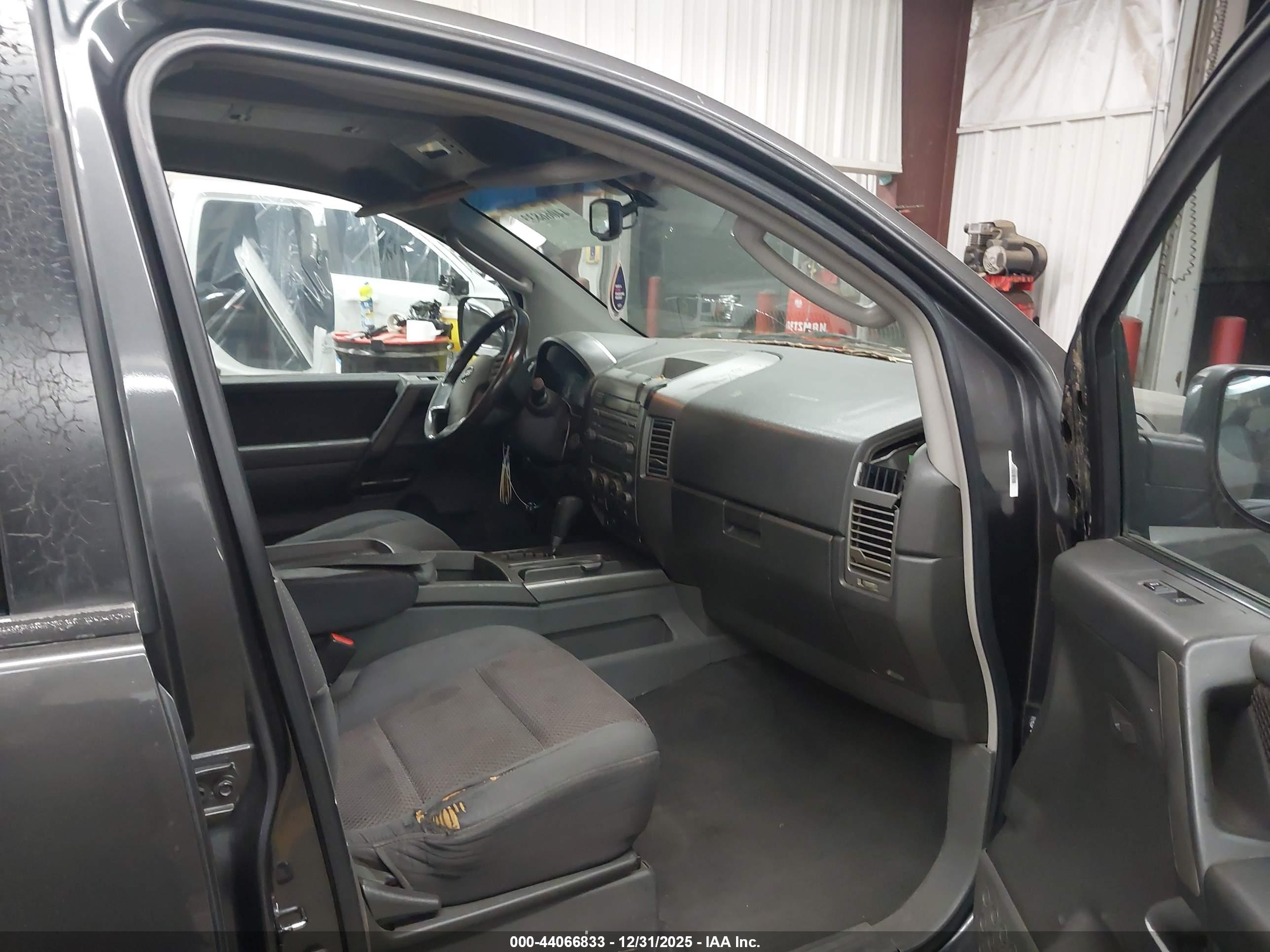 NISSAN ARMADA image 5