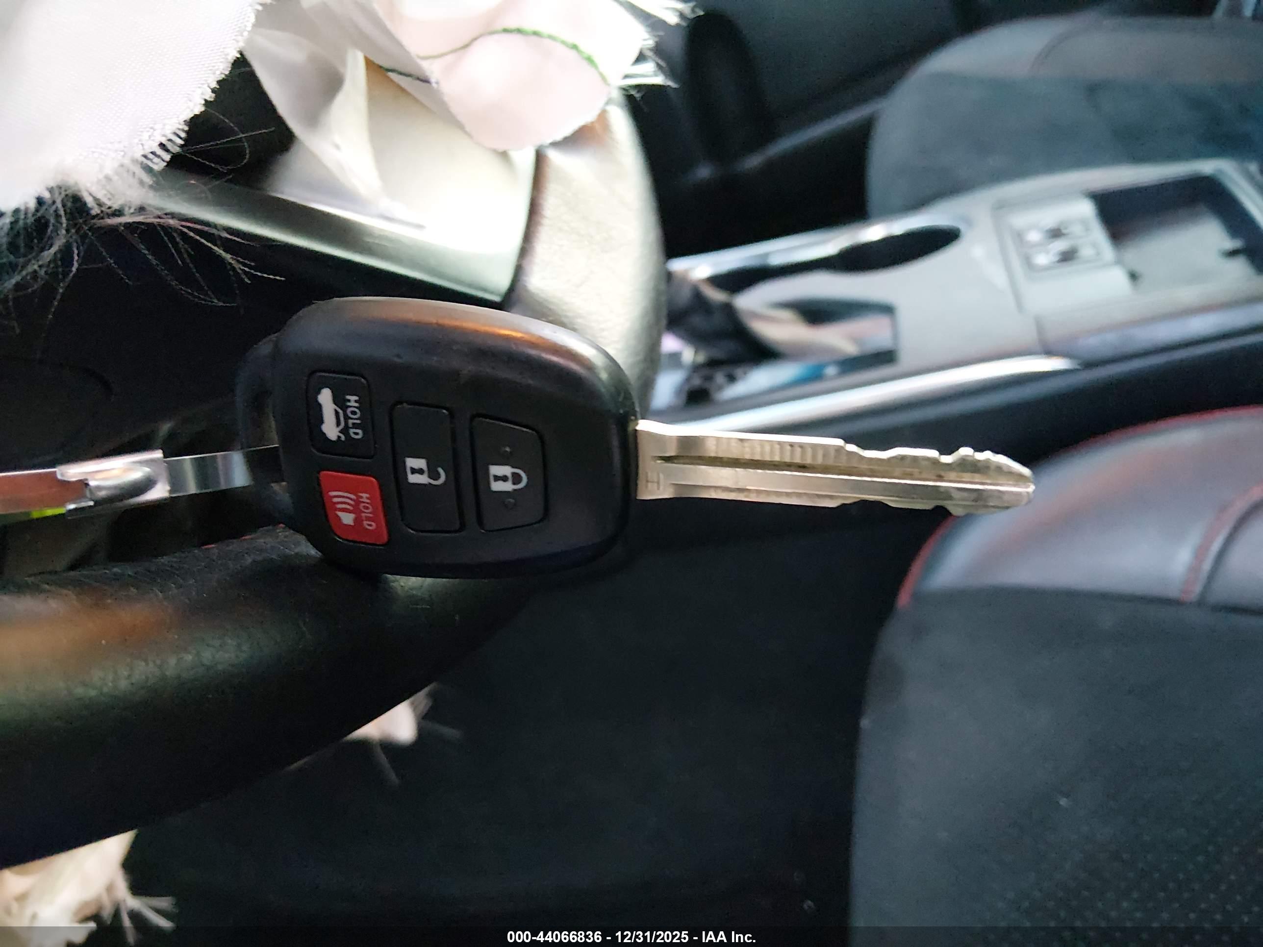 TOYOTA CAMRY image 11