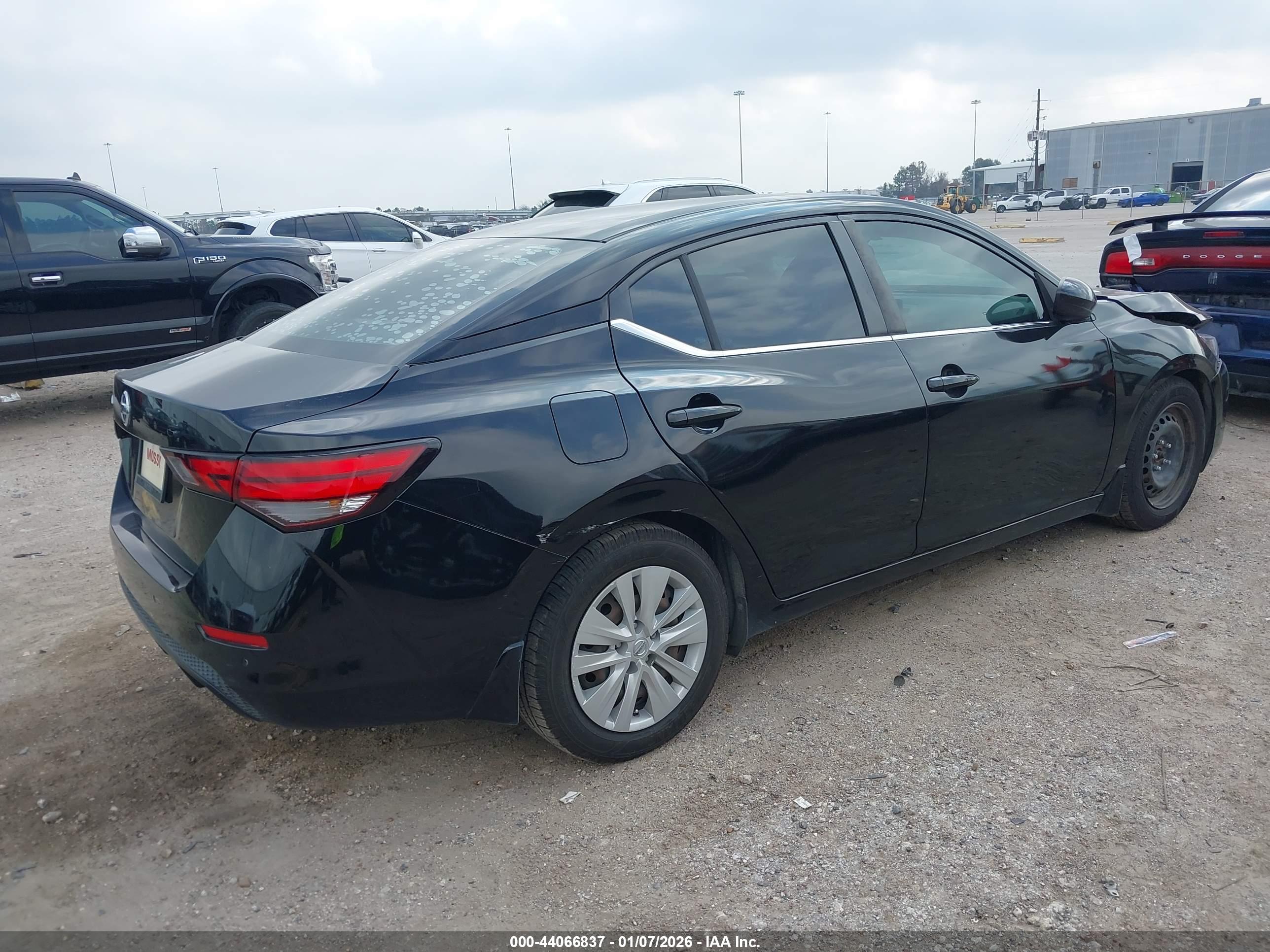 NISSAN SENTRA image 4